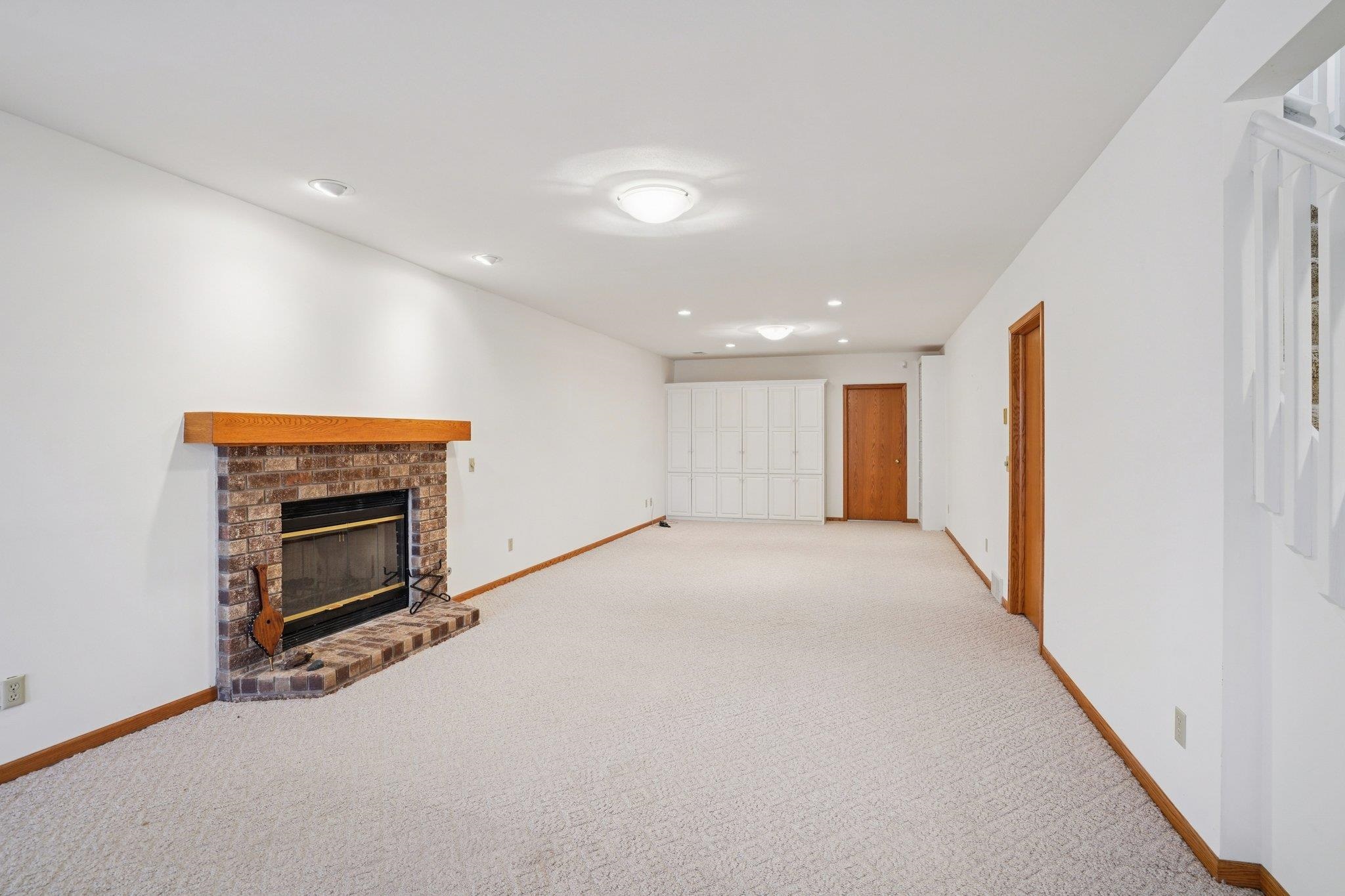 121 N Oak Grove Drive Unit: 17