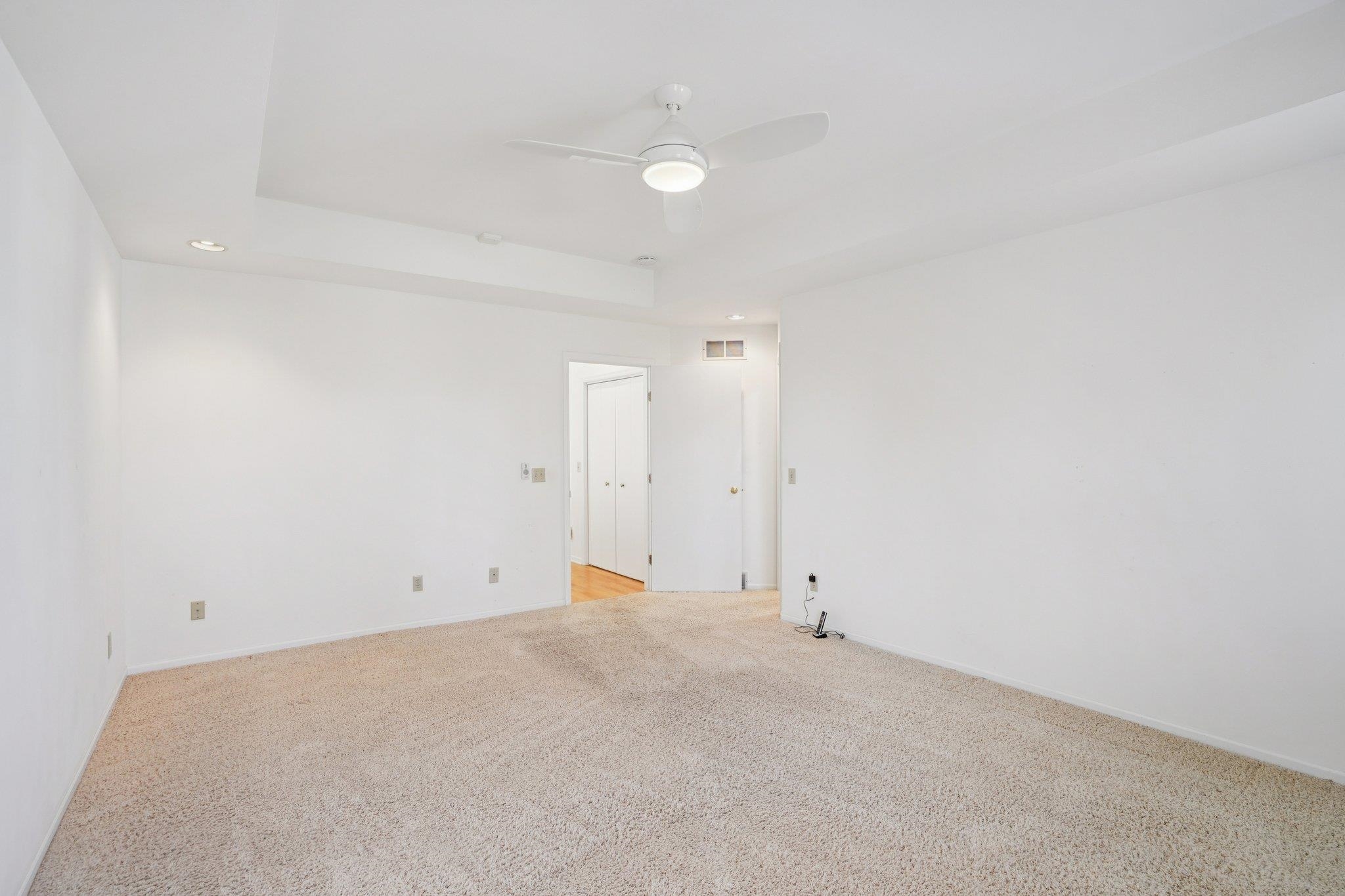 121 N Oak Grove Drive Unit: 17