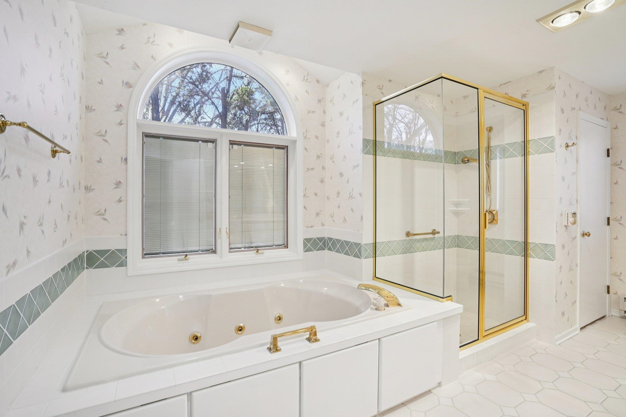 121 N Oak Grove Drive Unit: 17