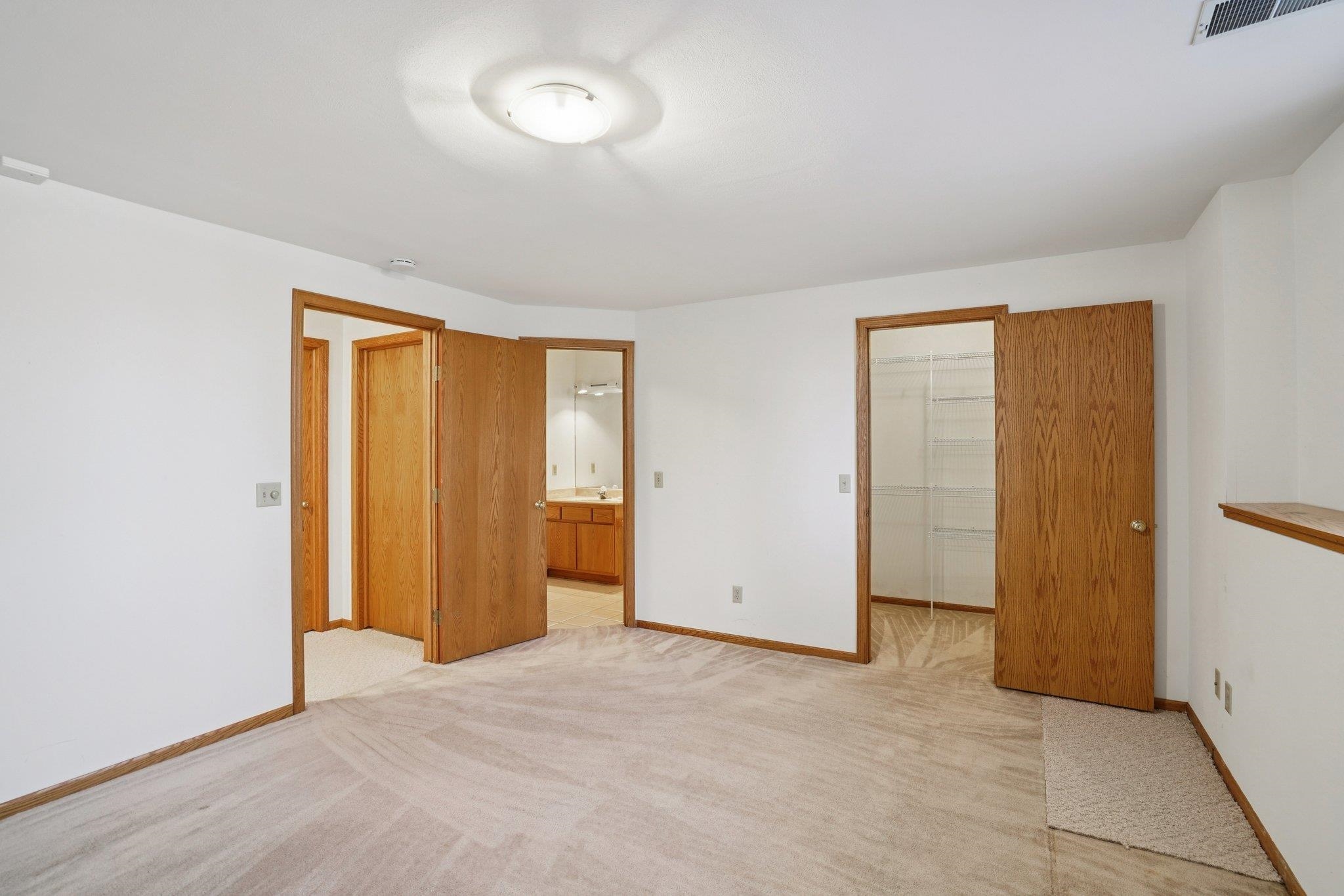 121 N Oak Grove Drive Unit: 17
