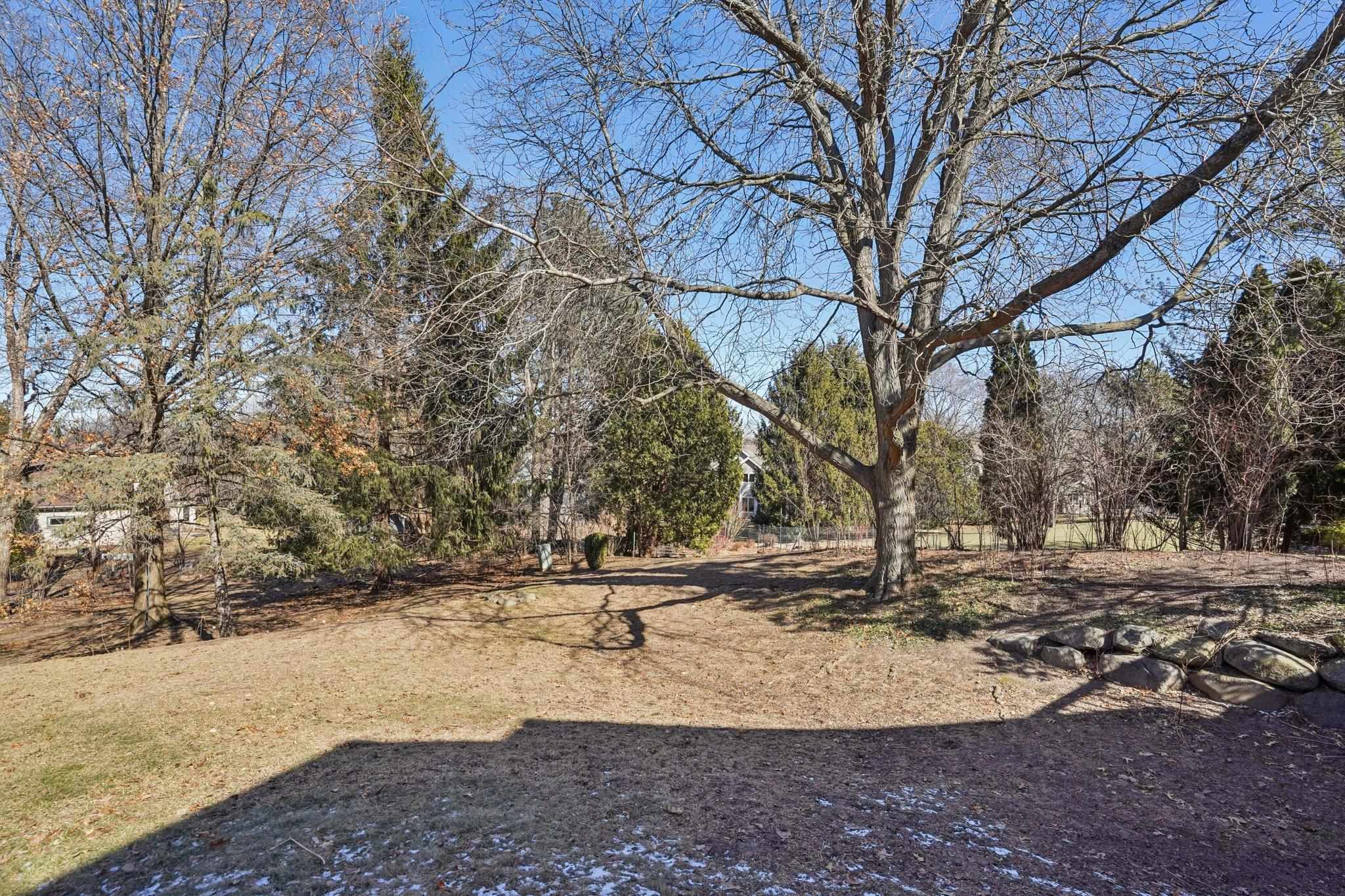 121 N Oak Grove Drive Unit: 17