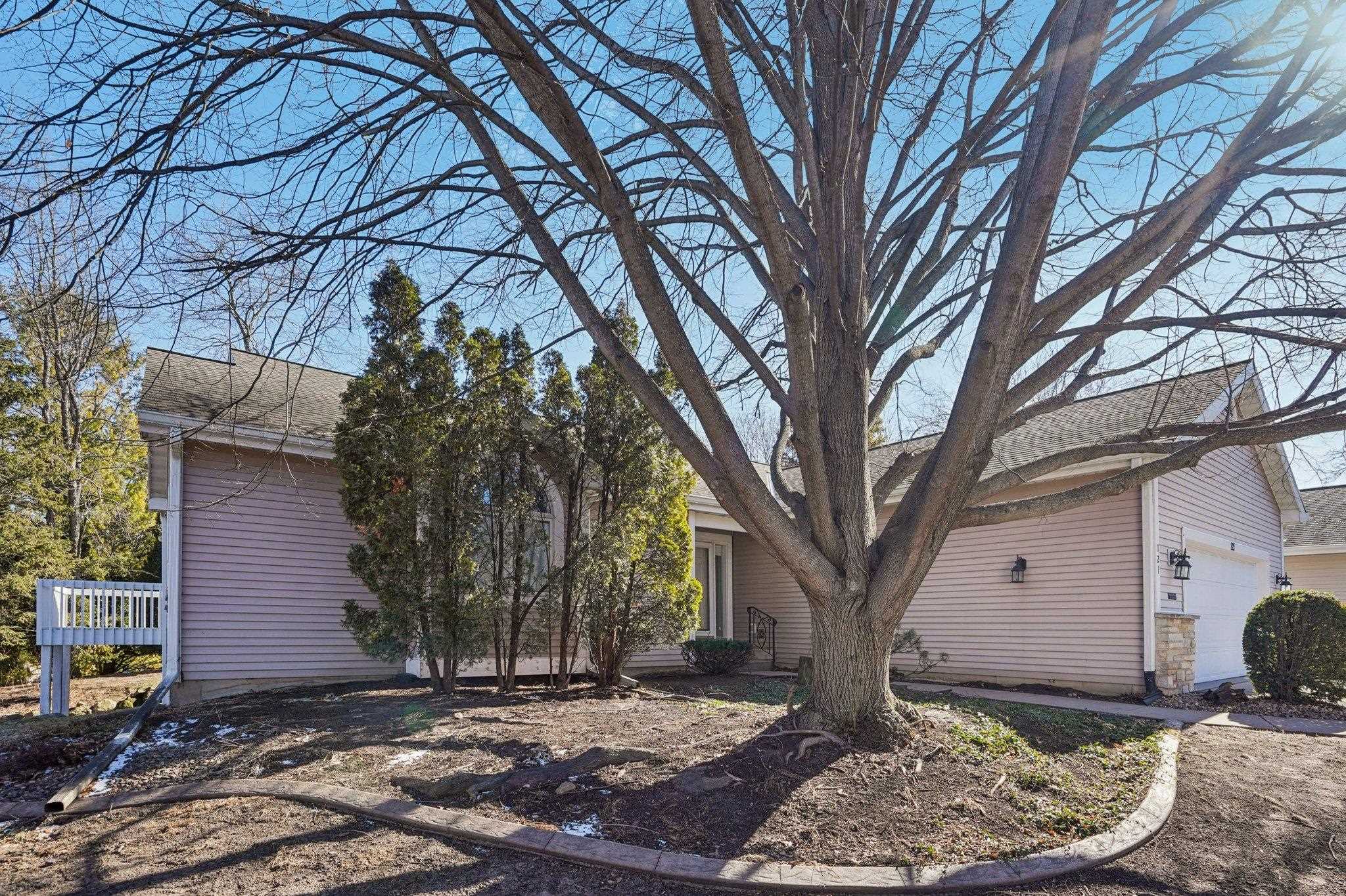 121 N Oak Grove Drive Unit: 17