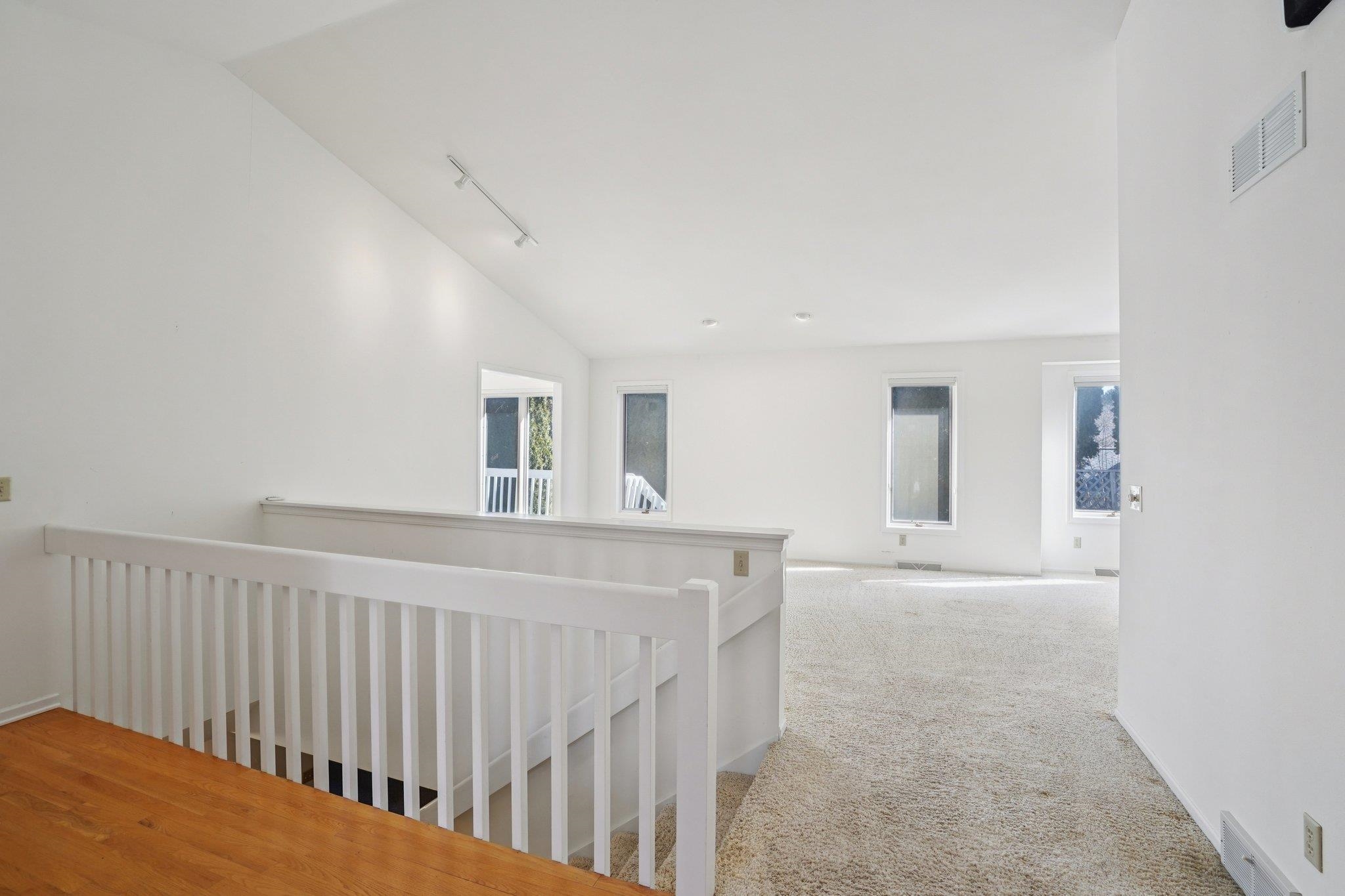 121 N Oak Grove Drive Unit: 17