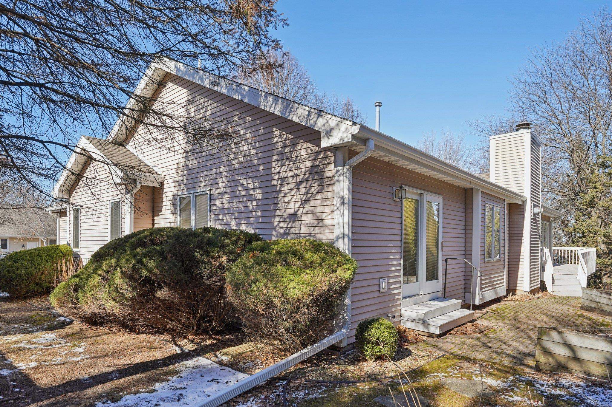 121 N Oak Grove Drive Unit: 17