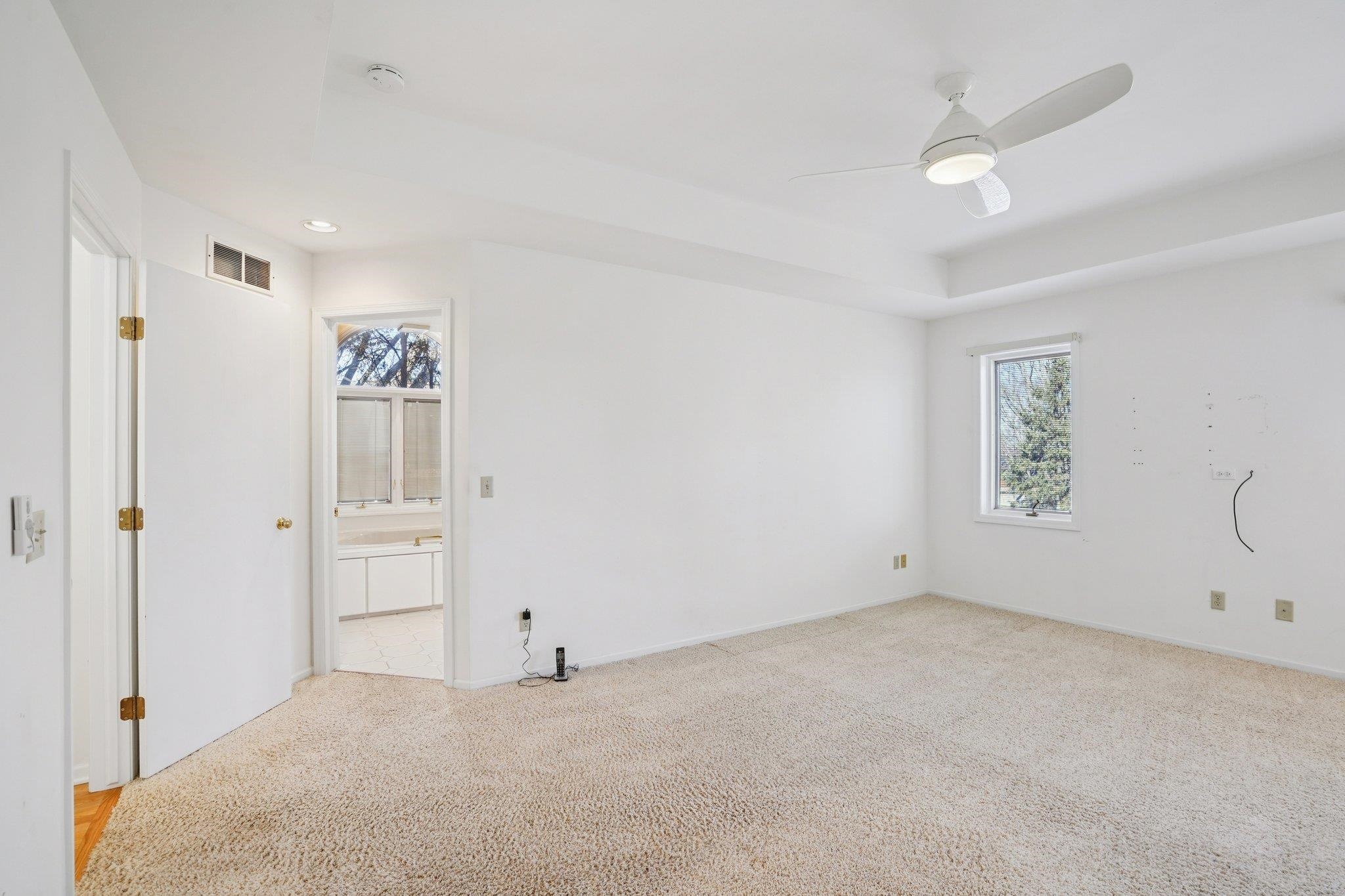 121 N Oak Grove Drive Unit: 17