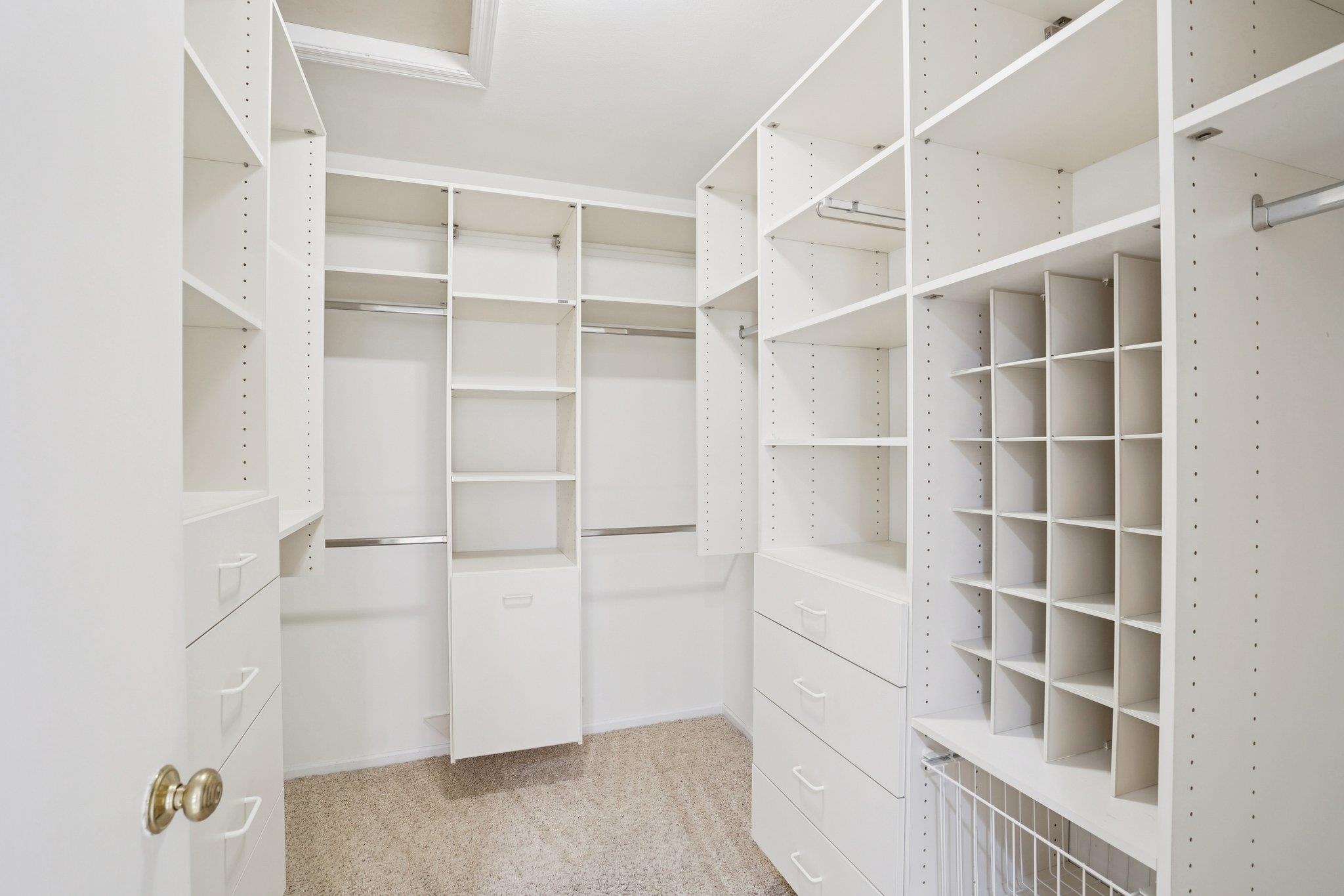 121 N Oak Grove Drive Unit: 17