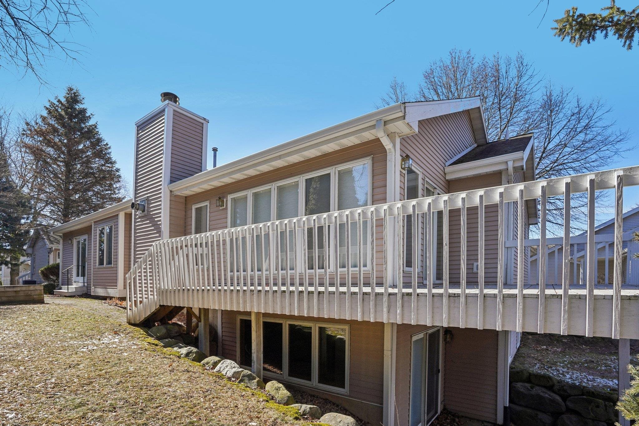 121 N Oak Grove Drive Unit: 17