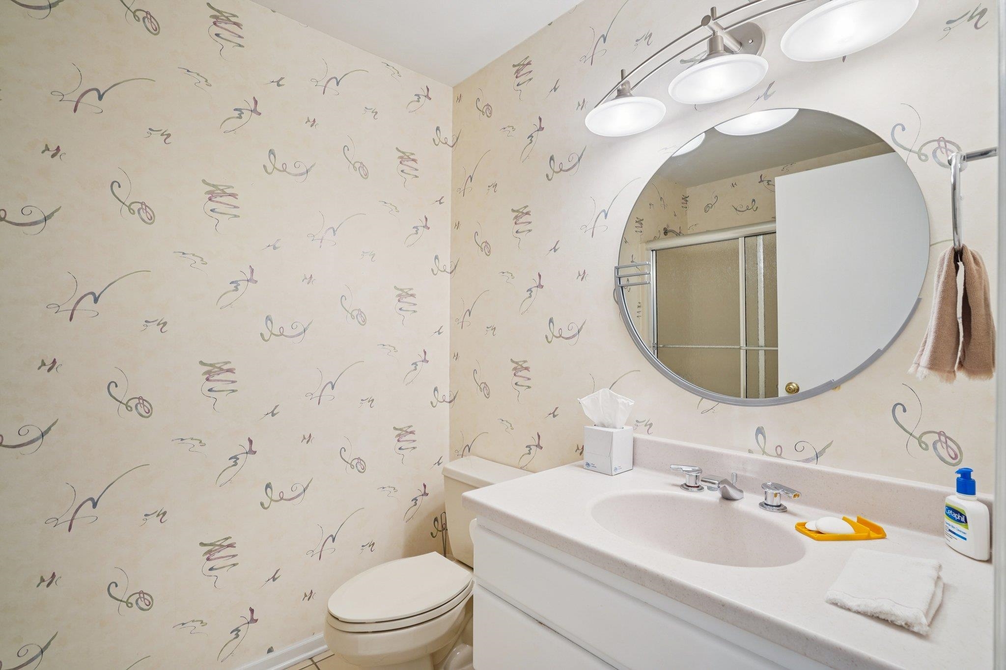 121 N Oak Grove Drive Unit: 17