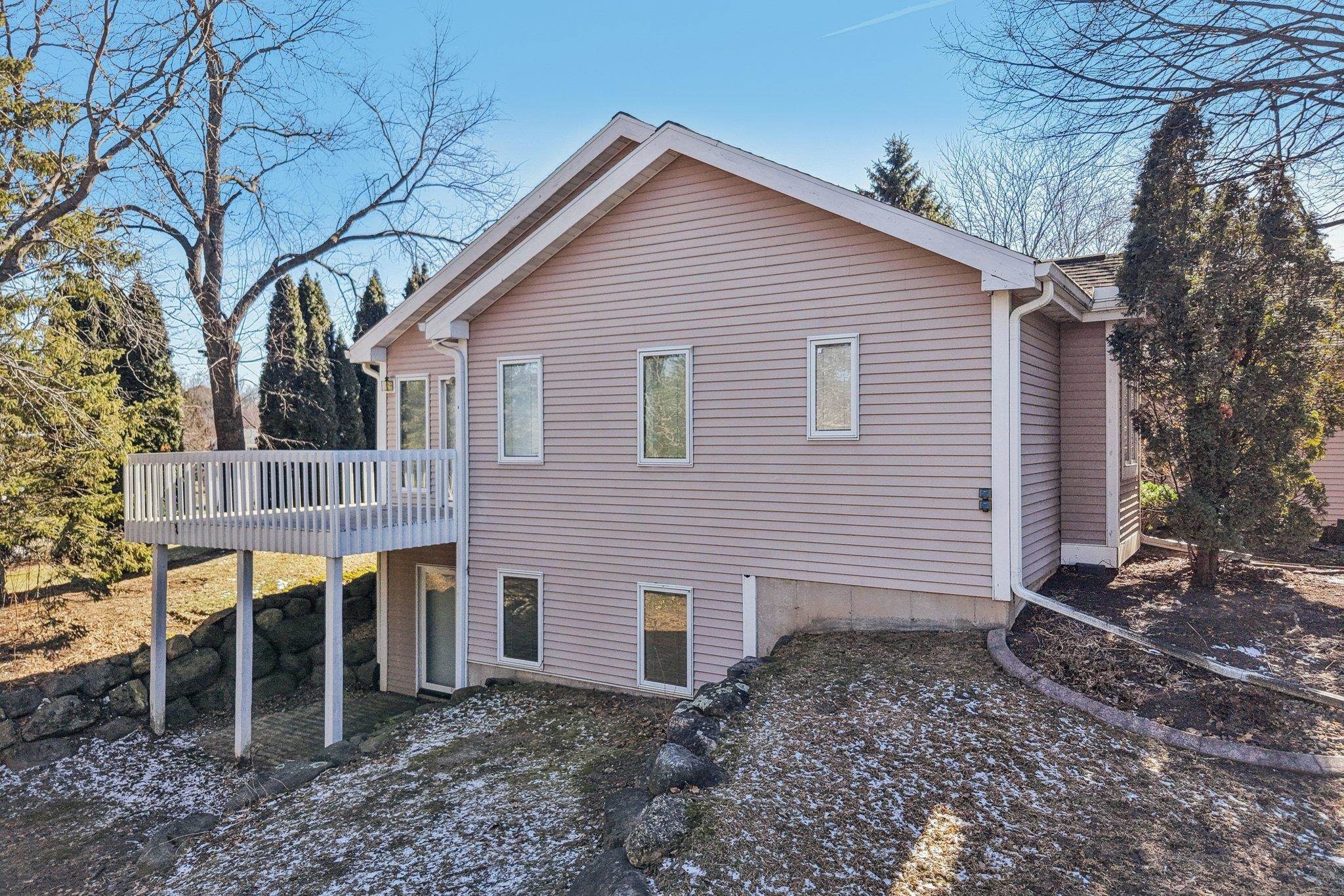 121 N Oak Grove Drive Unit: 17