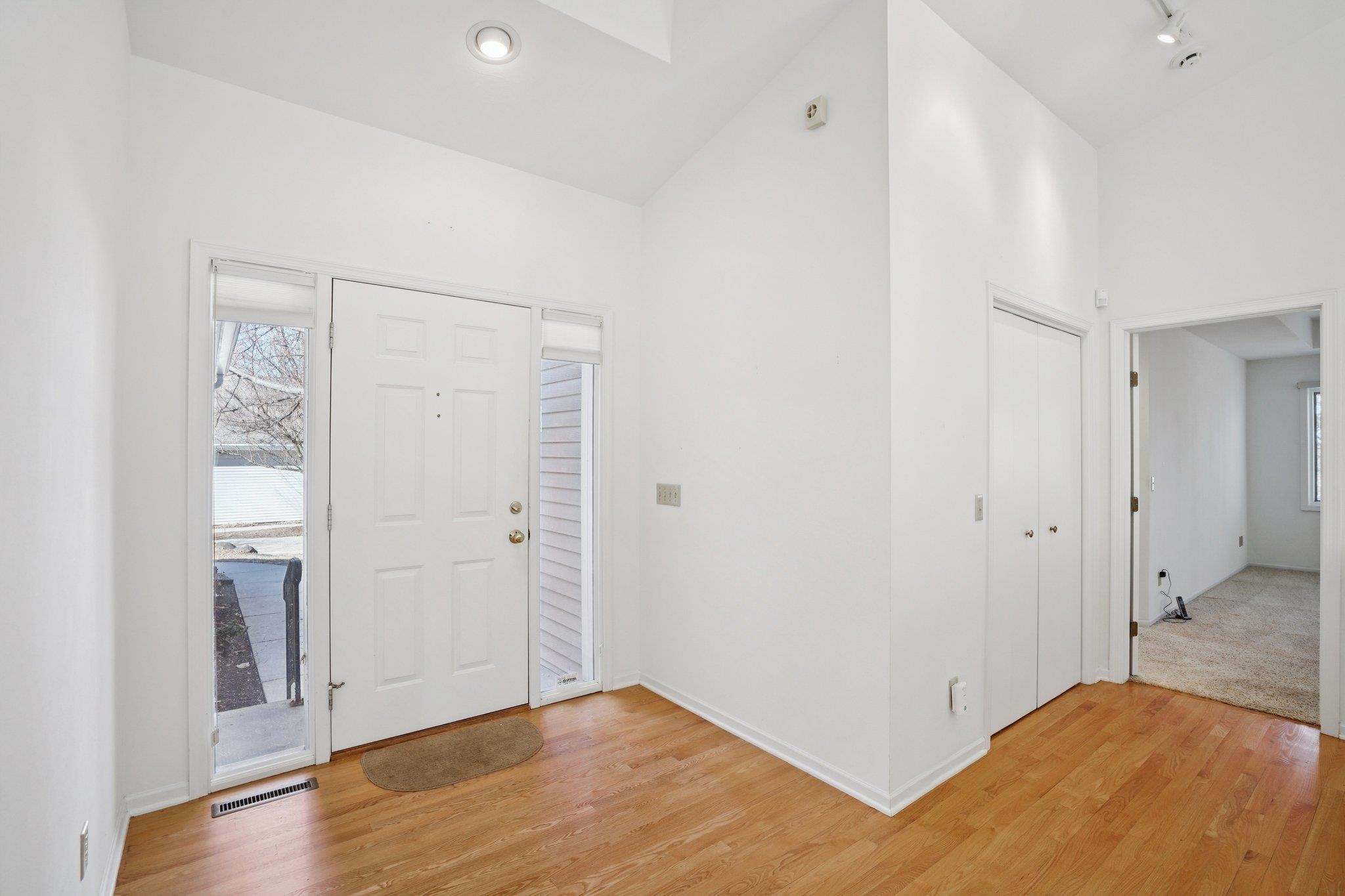 121 N Oak Grove Drive Unit: 17