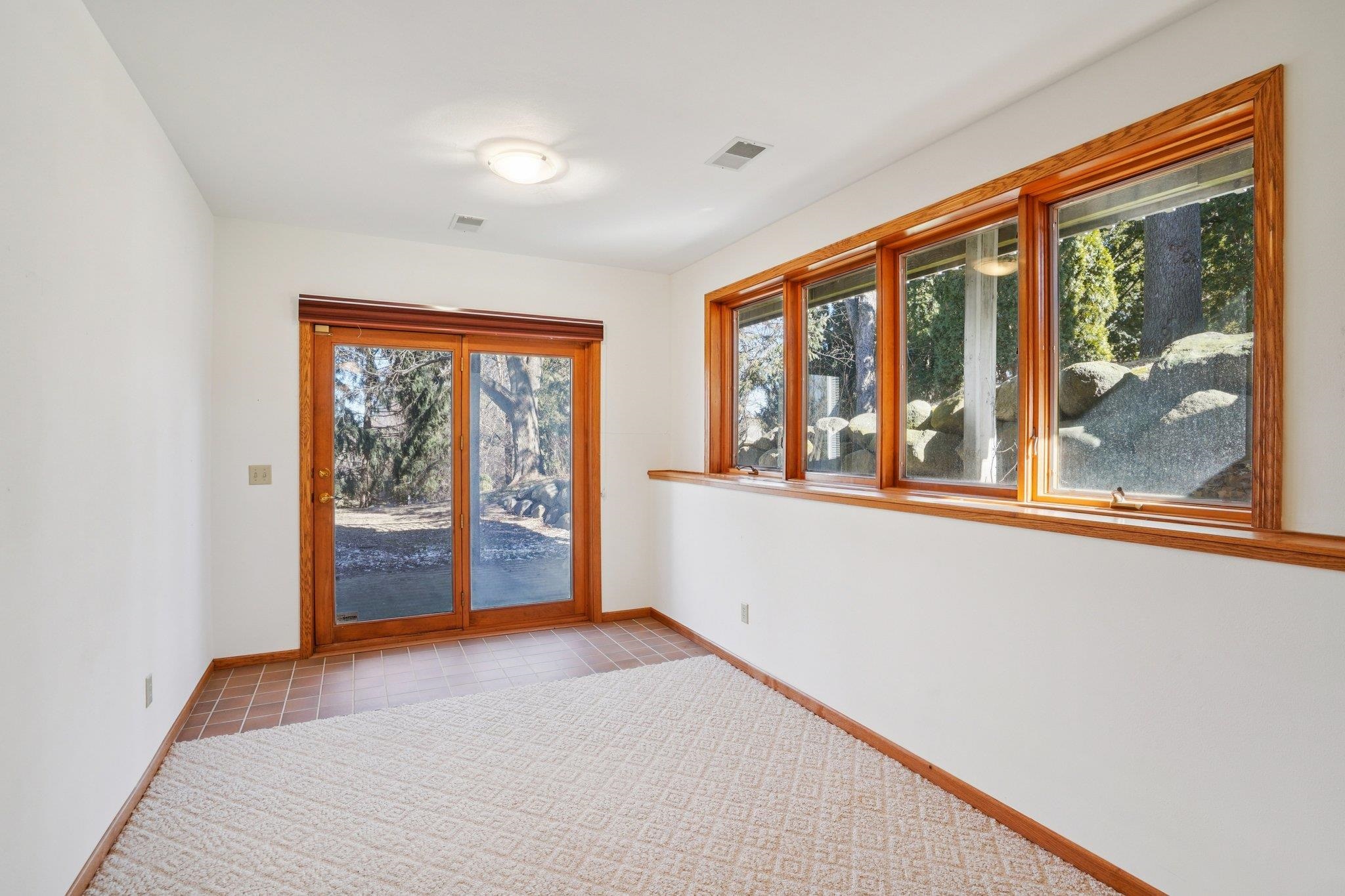 121 N Oak Grove Drive Unit: 17