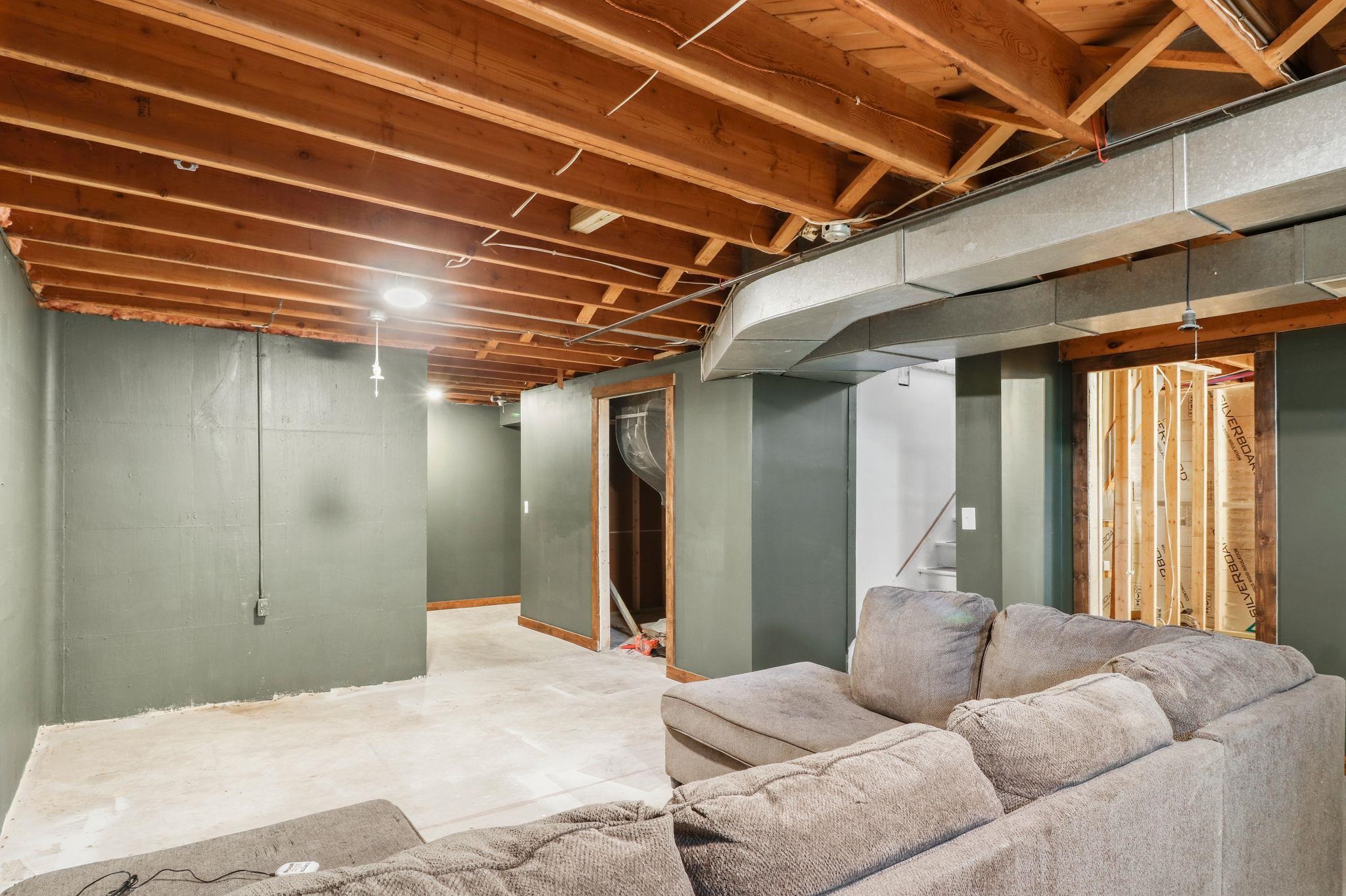 944 Hillside Drive