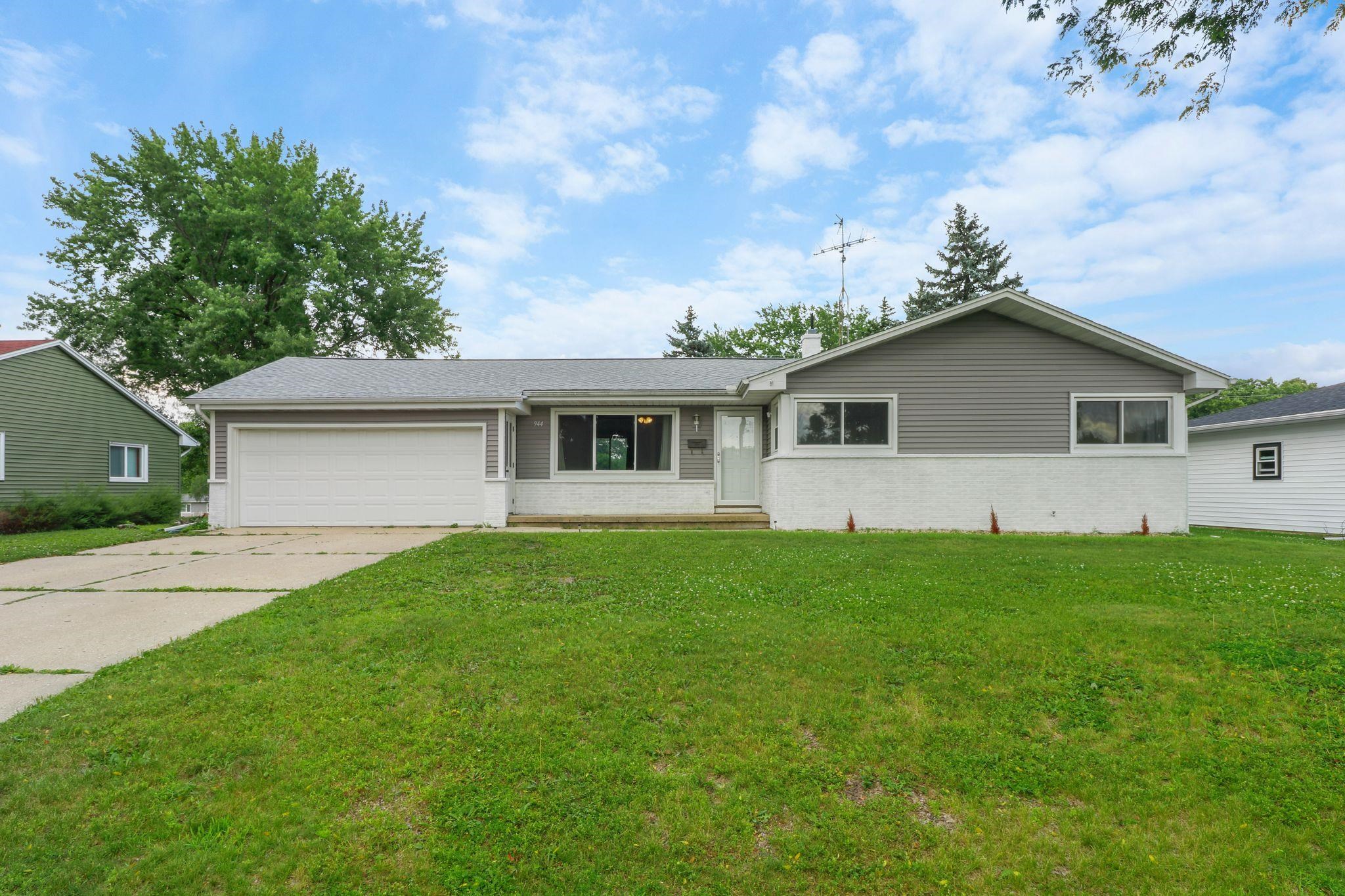 944 Hillside Drive