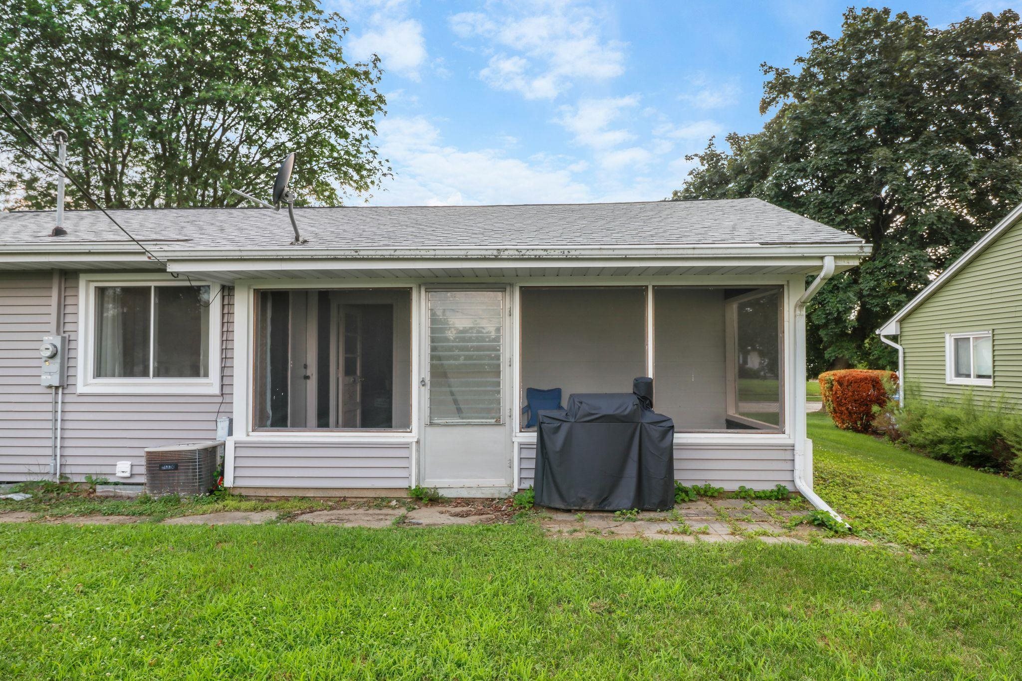 944 Hillside Drive