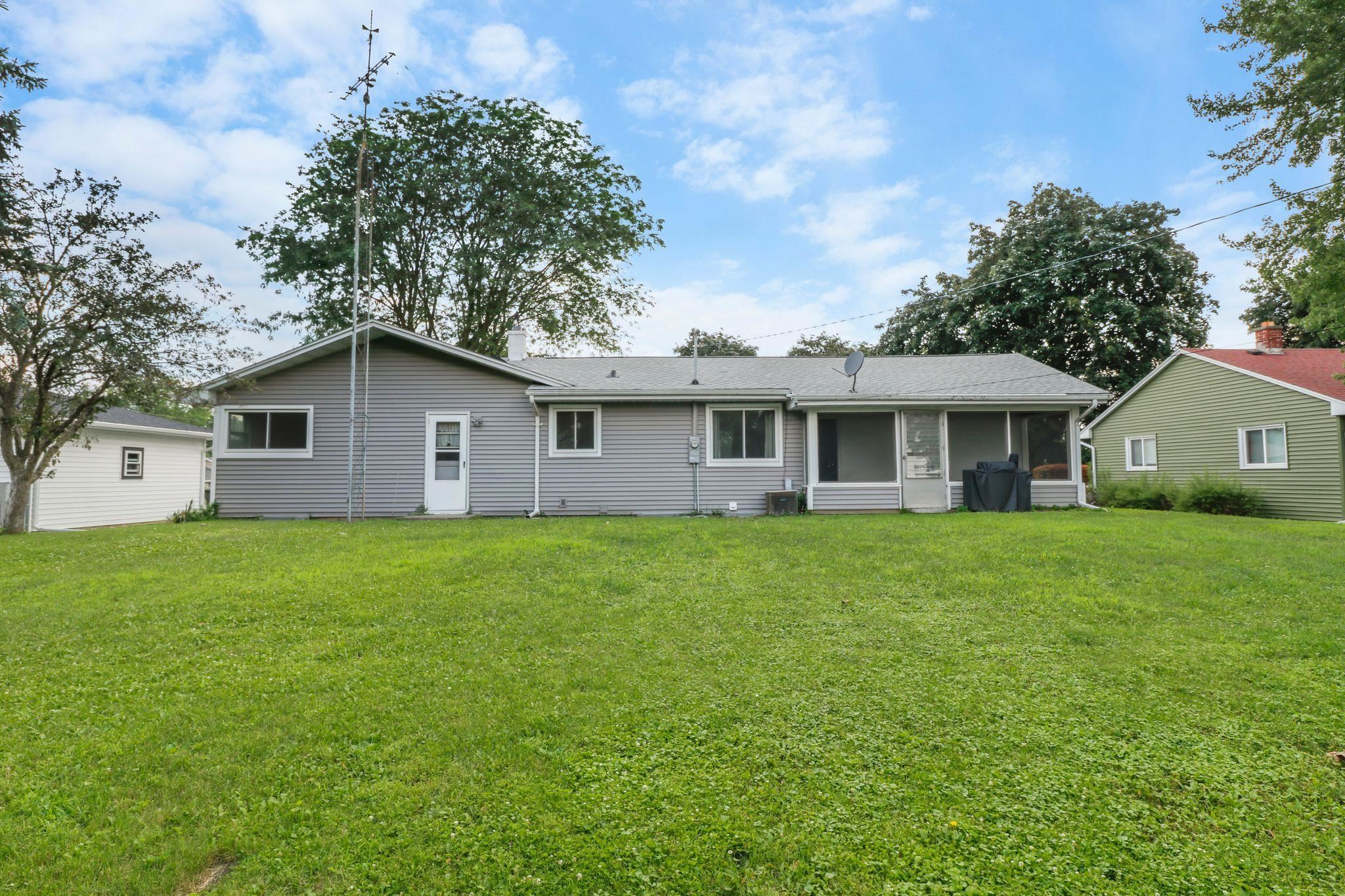 944 Hillside Drive