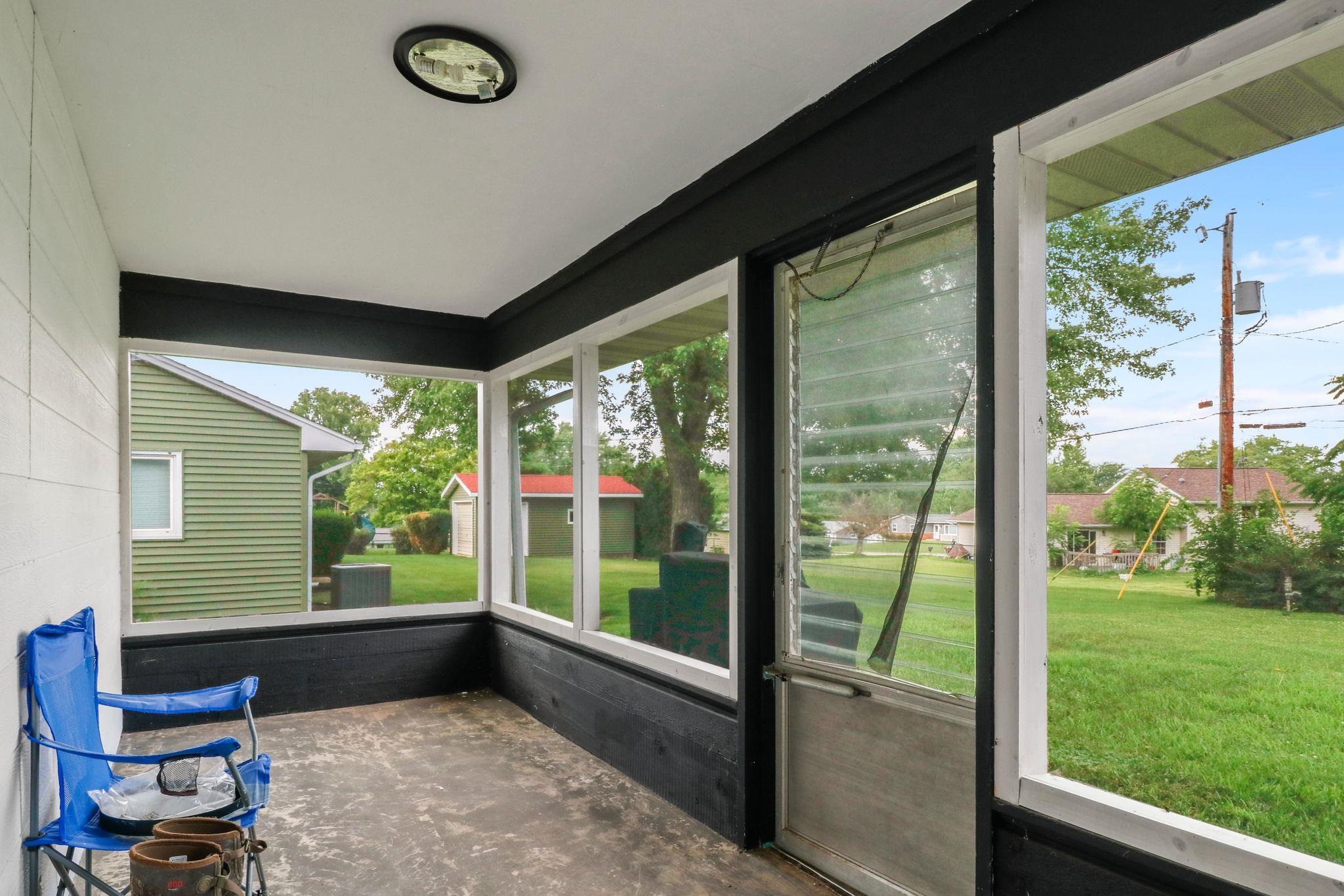 944 Hillside Drive
