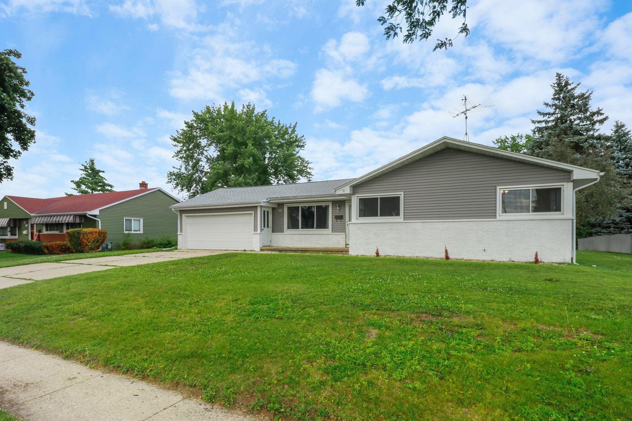 944 Hillside Drive