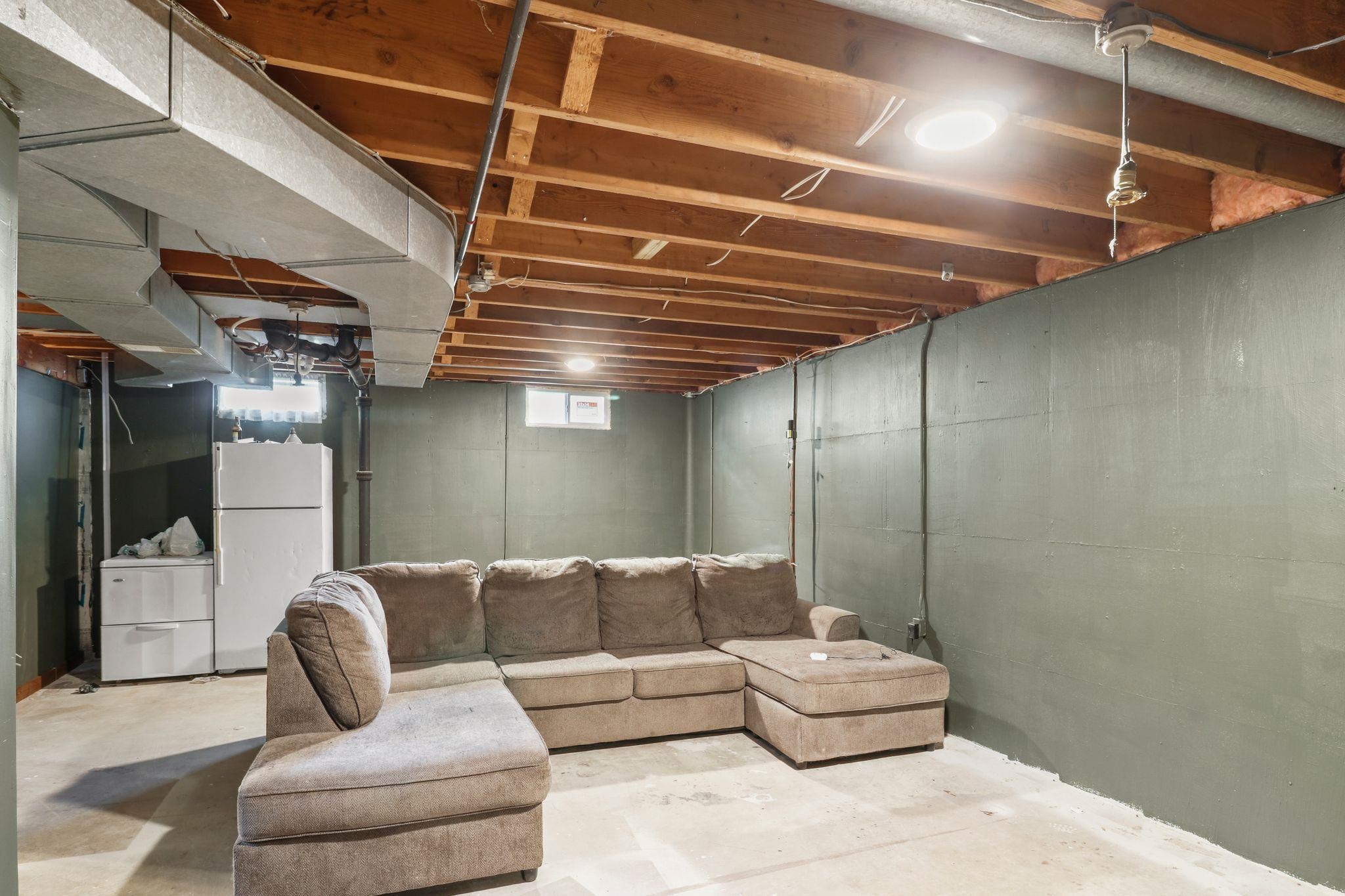 944 Hillside Drive