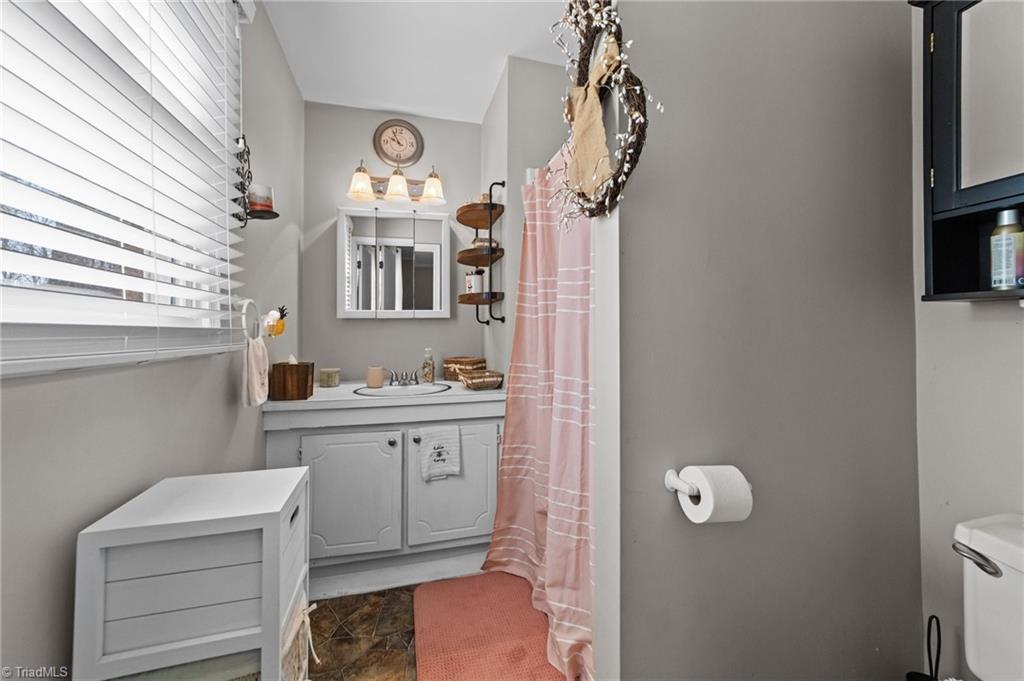 4611 Paradise Lane, Winston-Salem