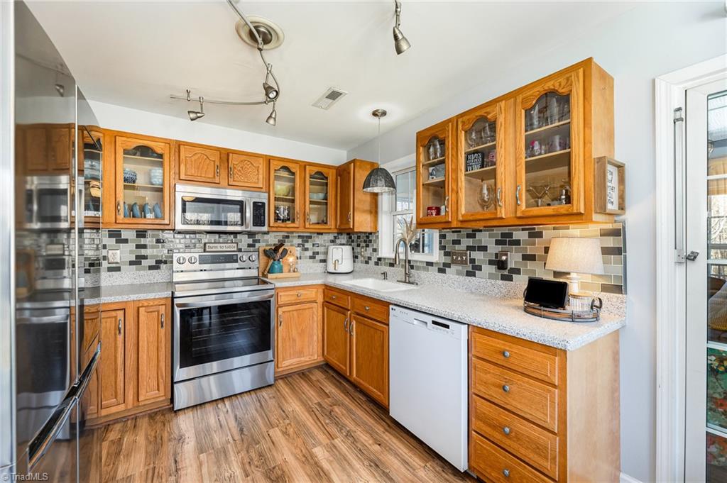 985 Winterside Lane, Winston-Salem