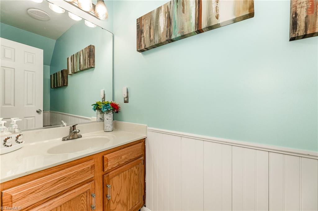 985 Winterside Lane, Winston-Salem