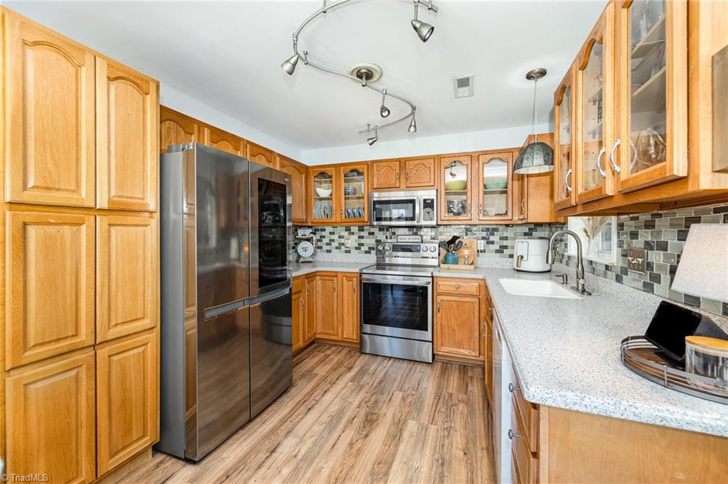 985 Winterside Lane, Winston-Salem