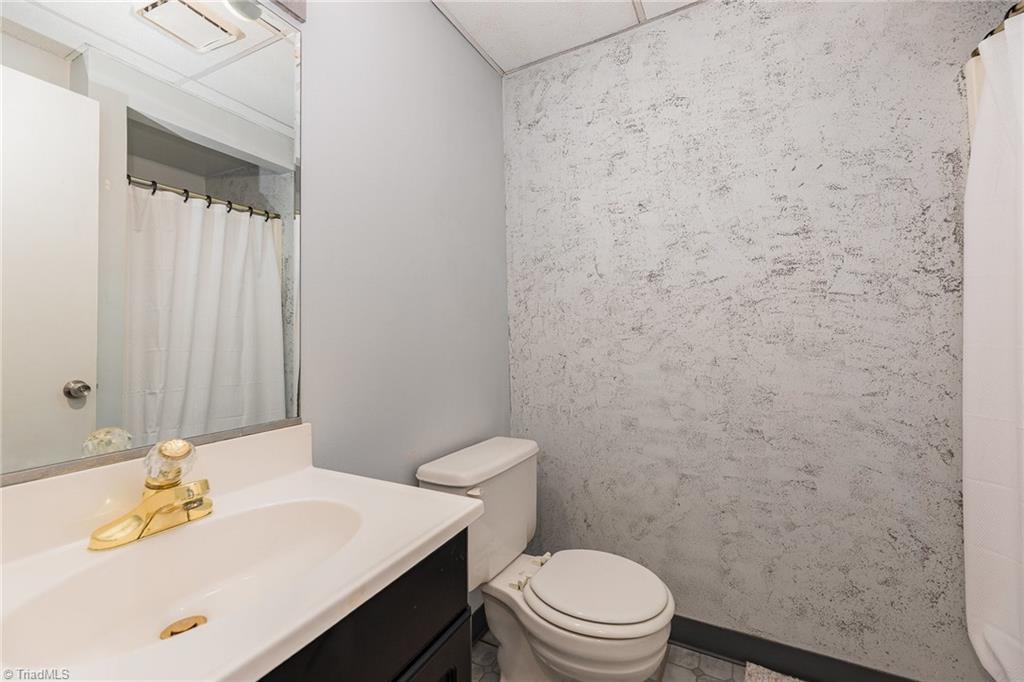 1901 Winding Ridge Road, Winston-Salem