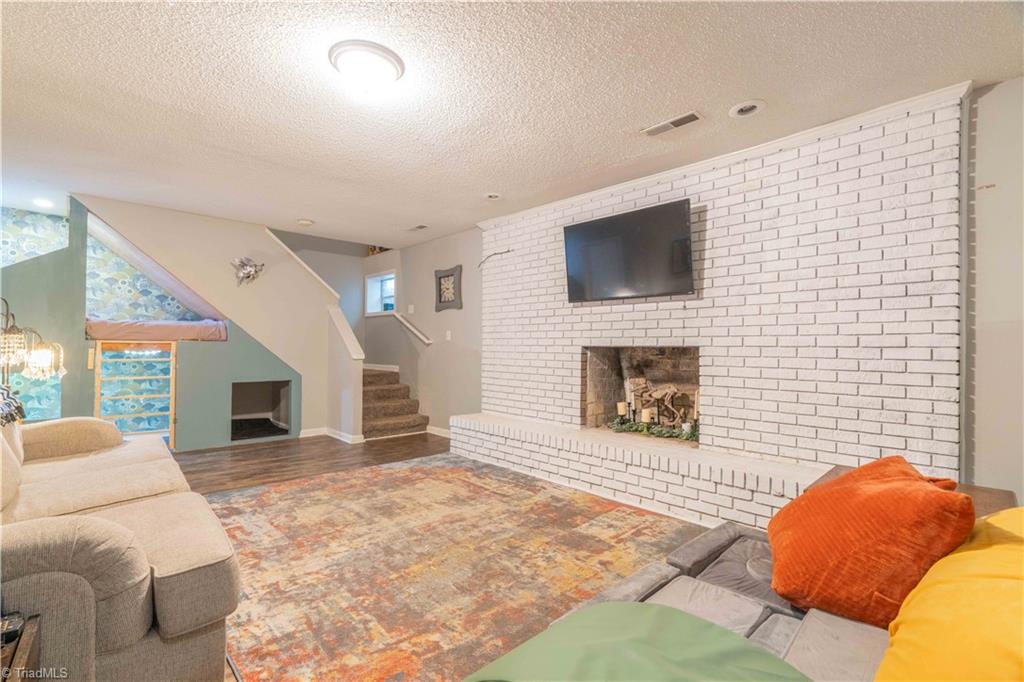 2151 Foxhunter Court, Winston-Salem