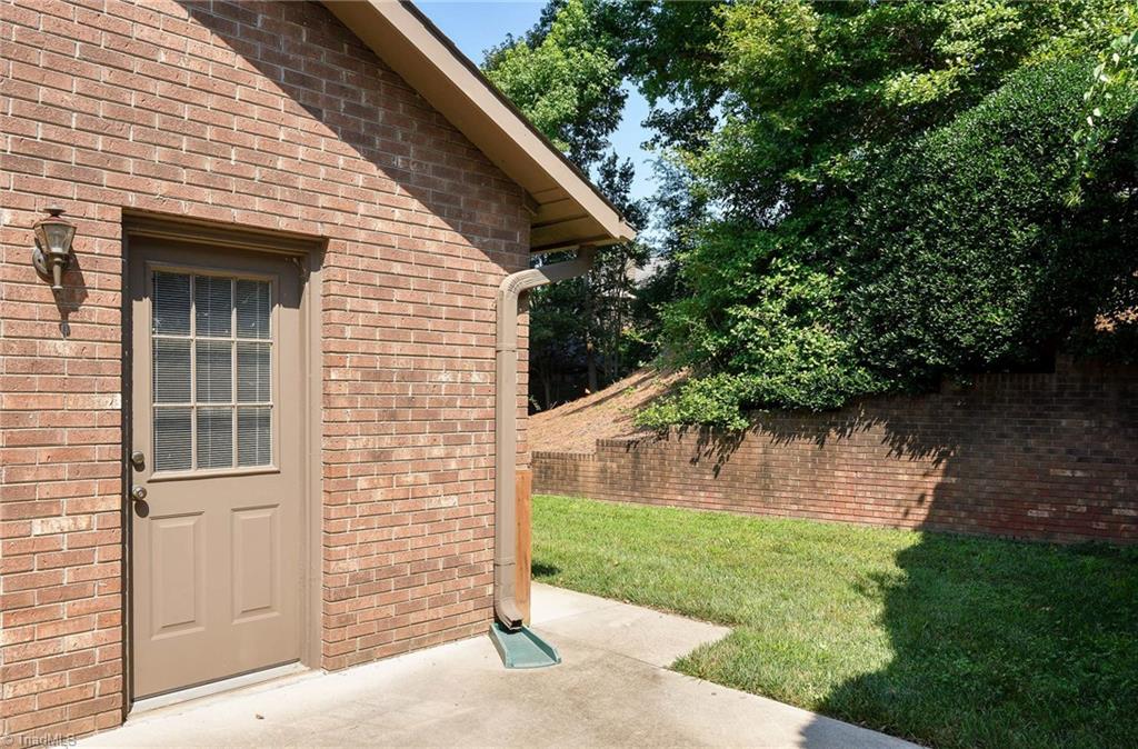 211 Chadbourne Drive, Winston-Salem