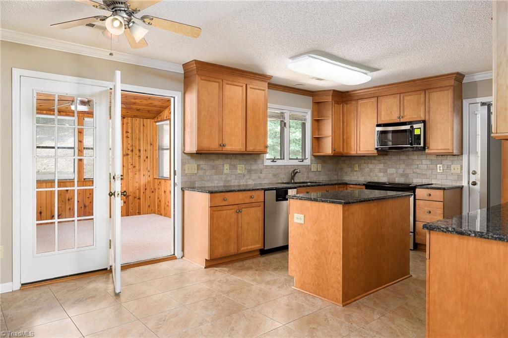 211 Chadbourne Drive, Winston-Salem