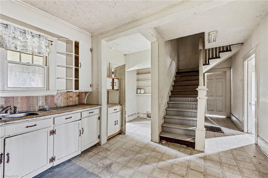 1411 Ludwick Heights Lane