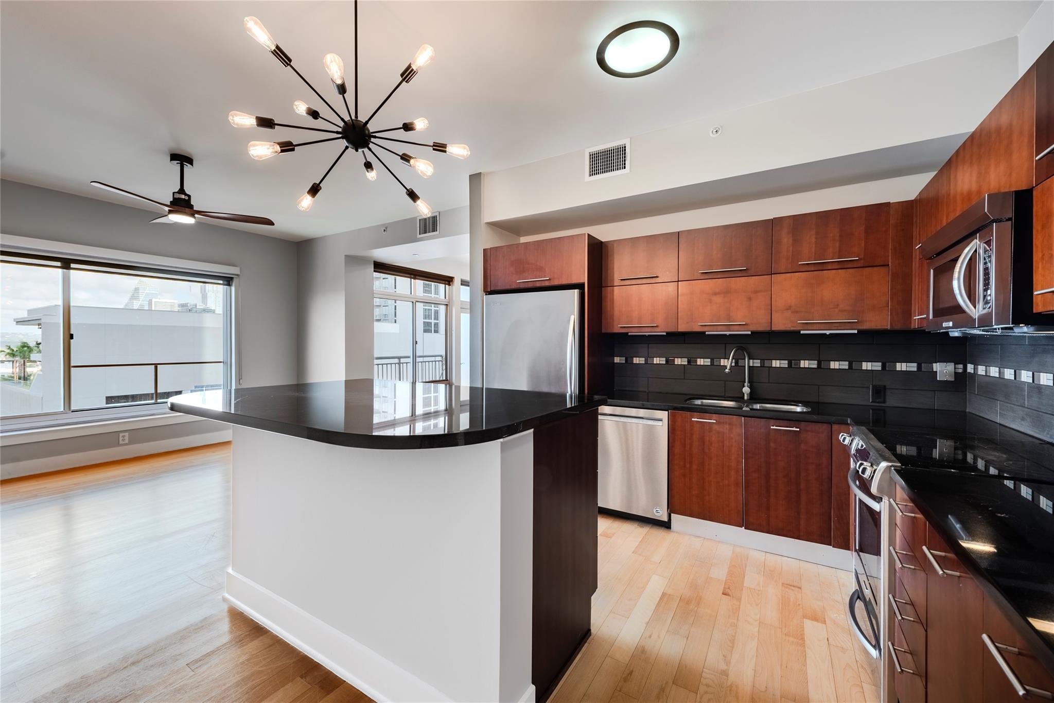 603 Davis ST # 1201