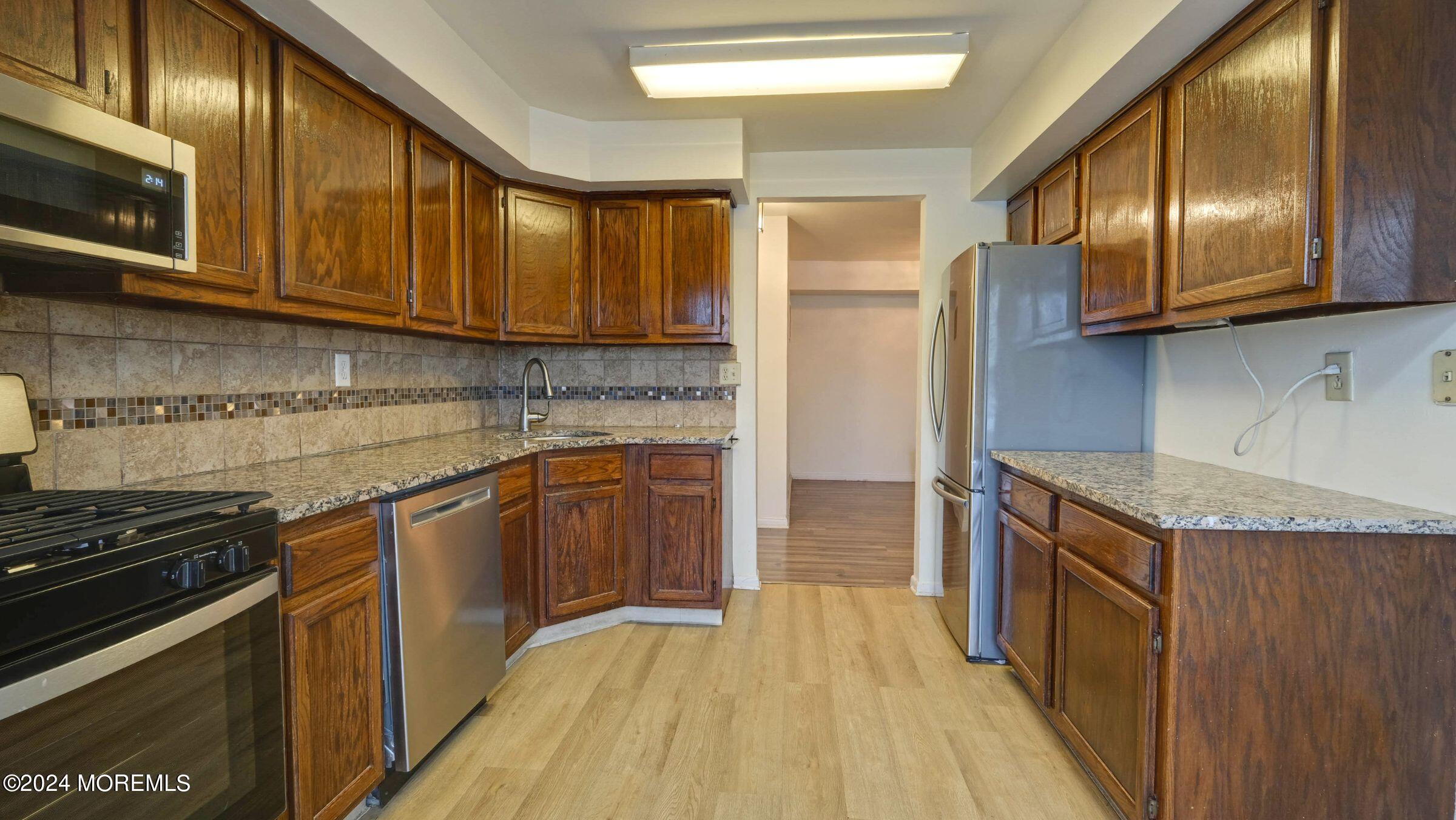 105 Claridge Court, 1