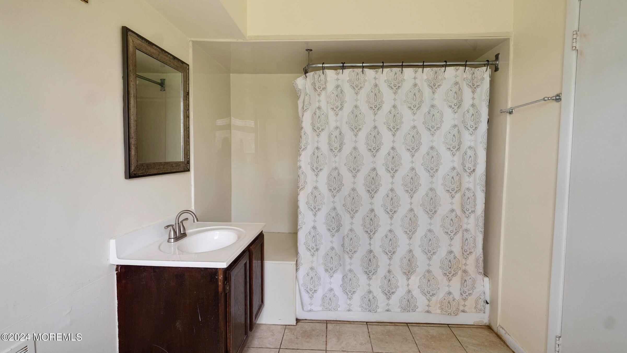 105 Claridge Court, 1