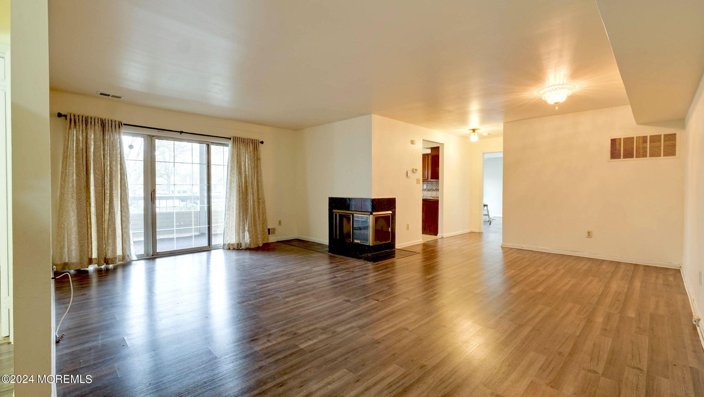 105 Claridge Court, 1