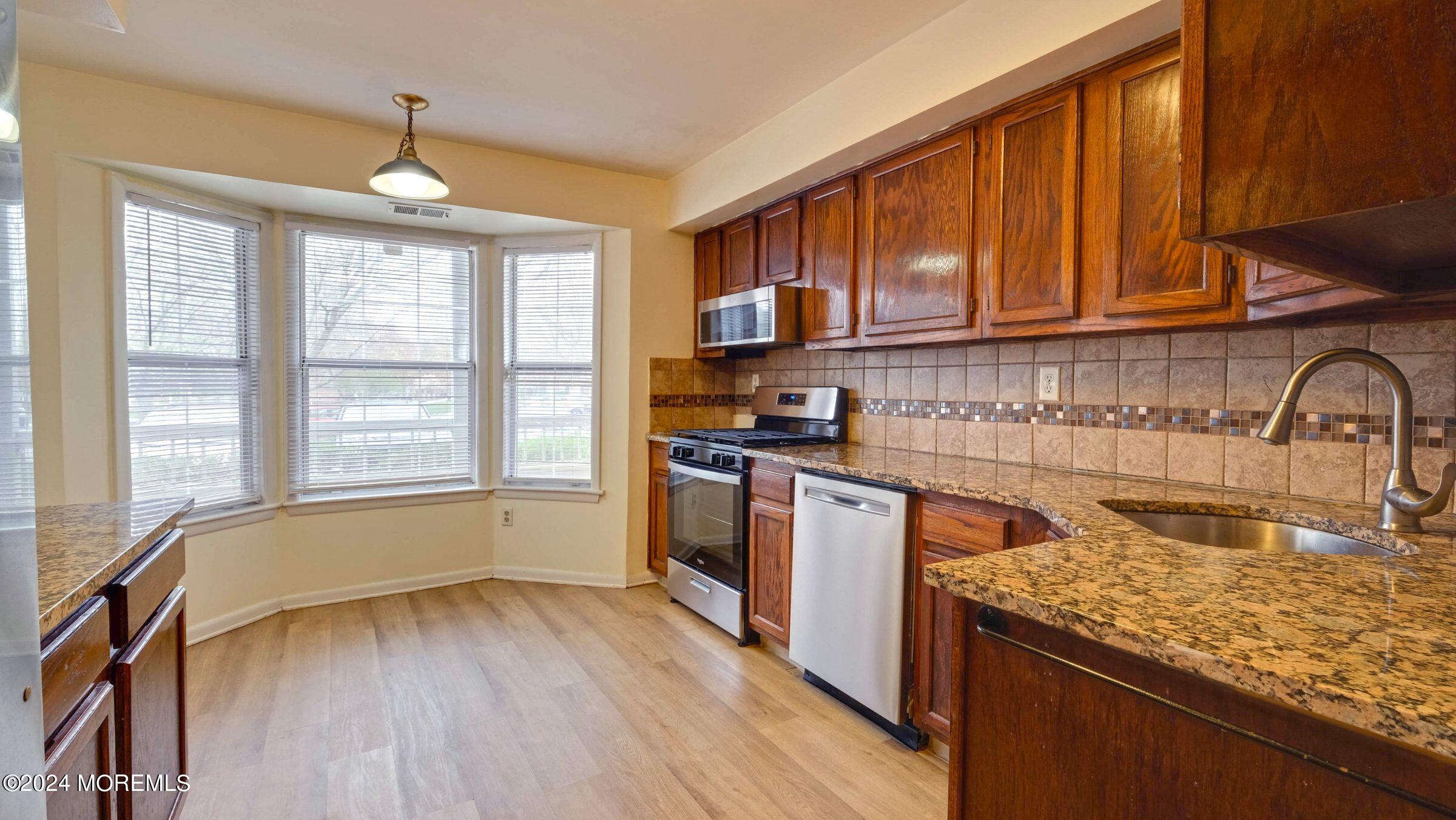 105 Claridge Court, 1