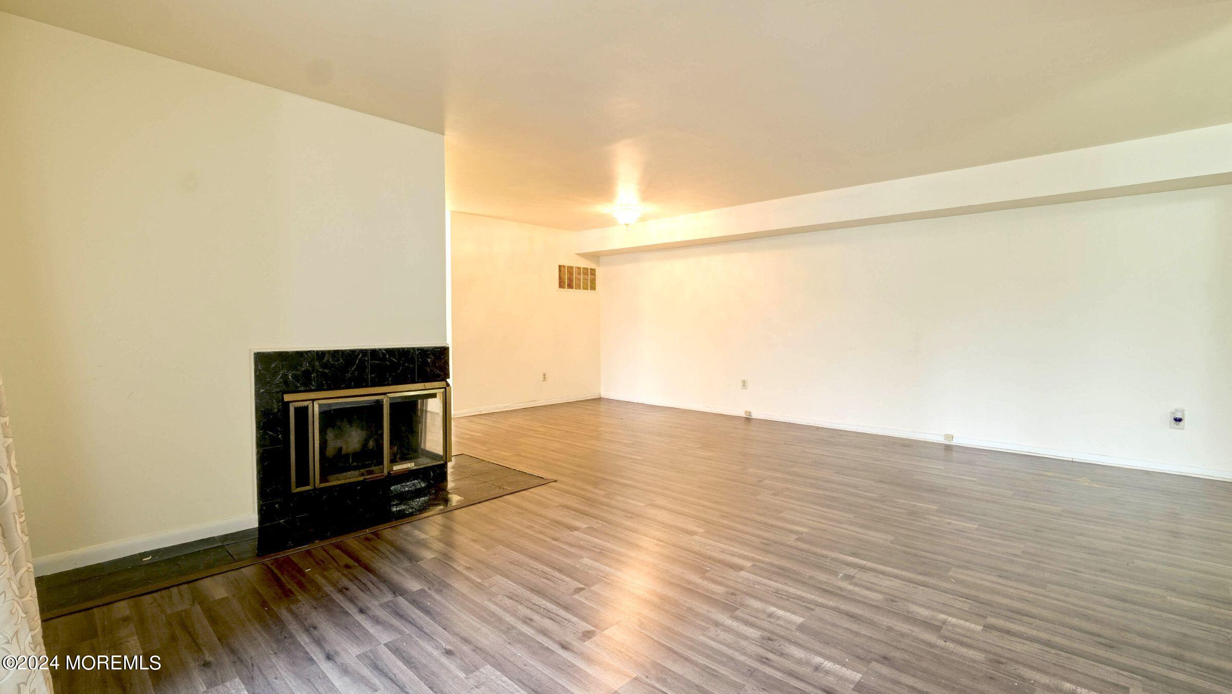105 Claridge Court, 1