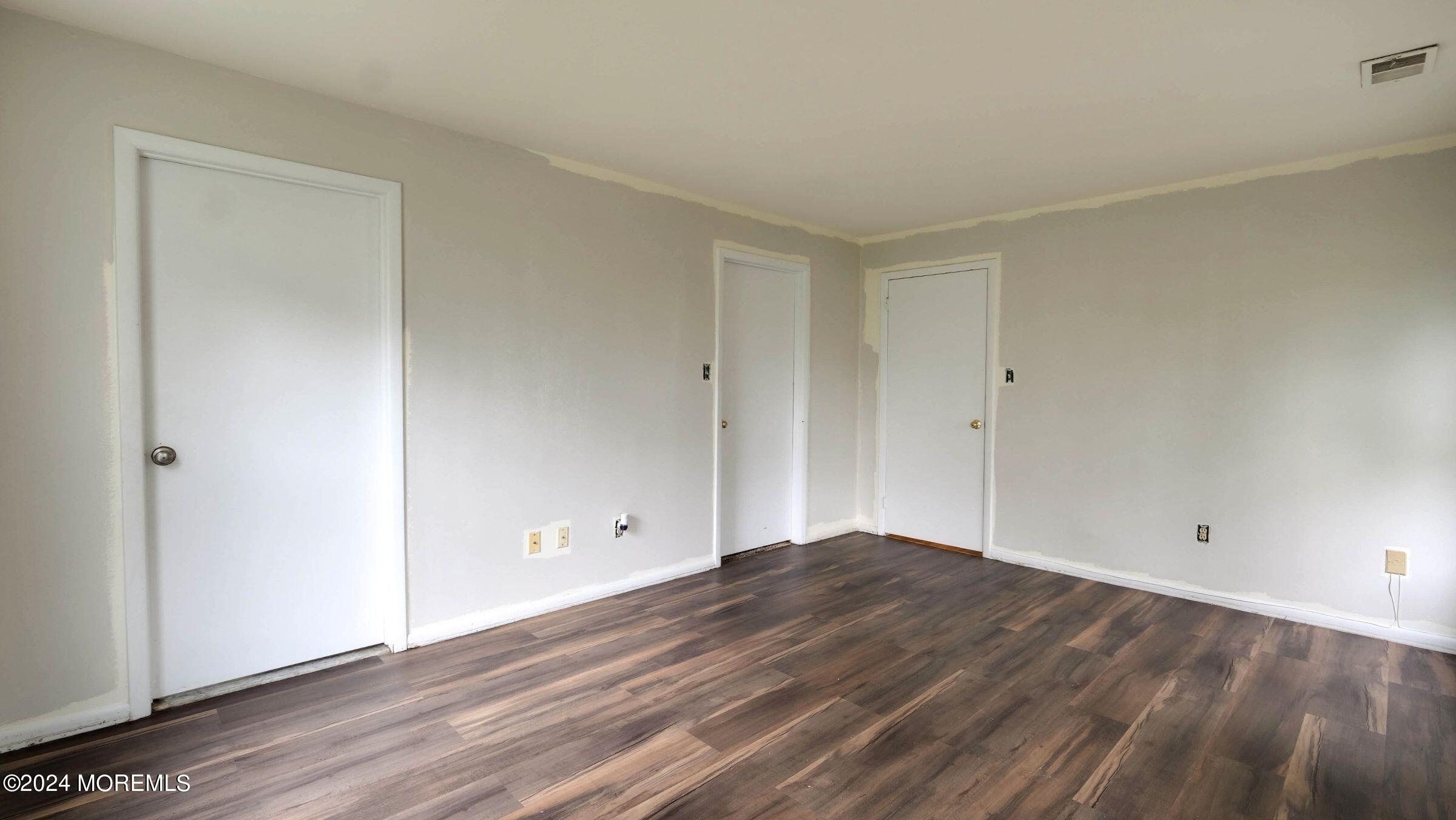 105 Claridge Court, 1