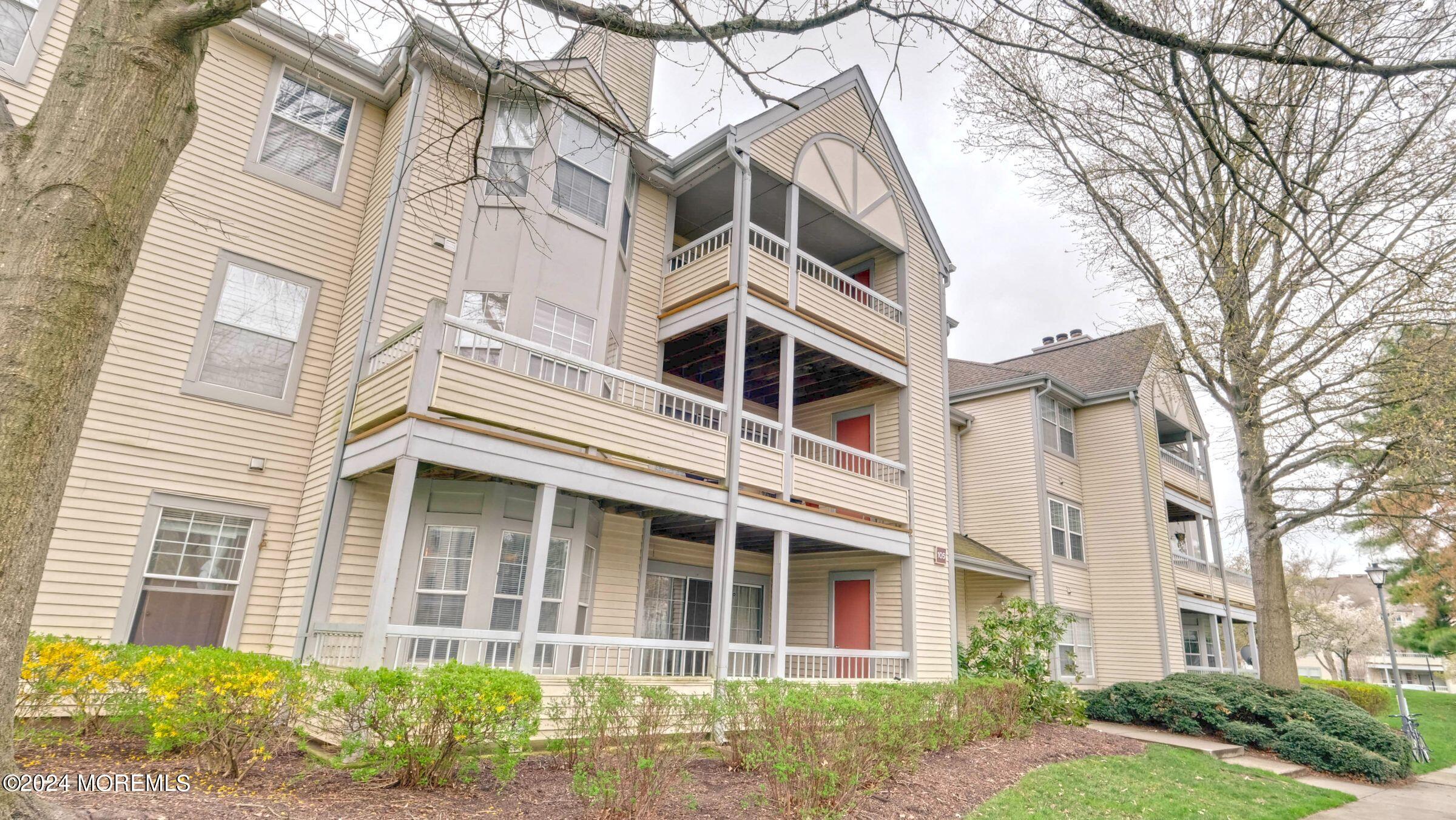 105 Claridge Court, 1