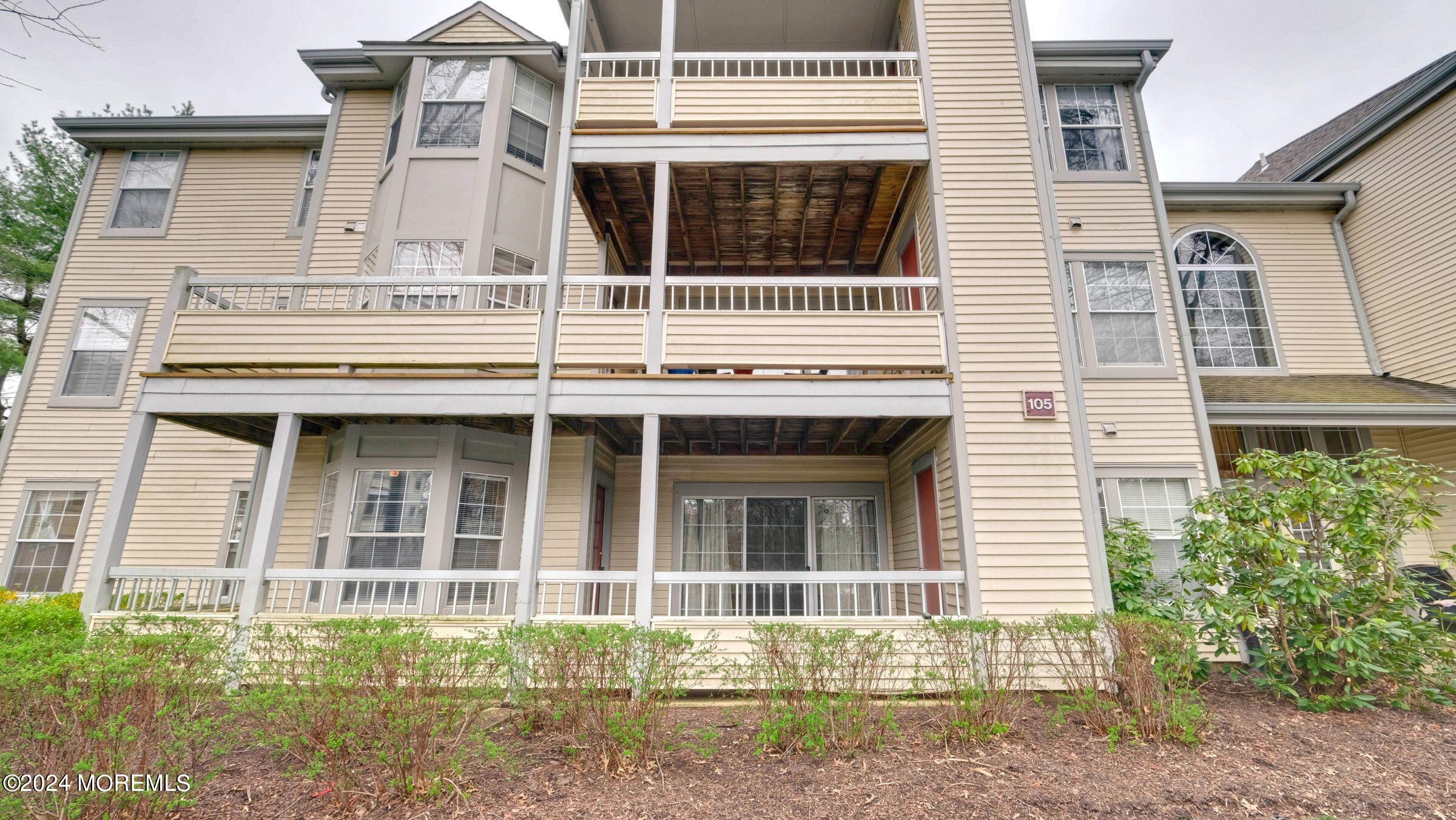 105 Claridge Court, 1