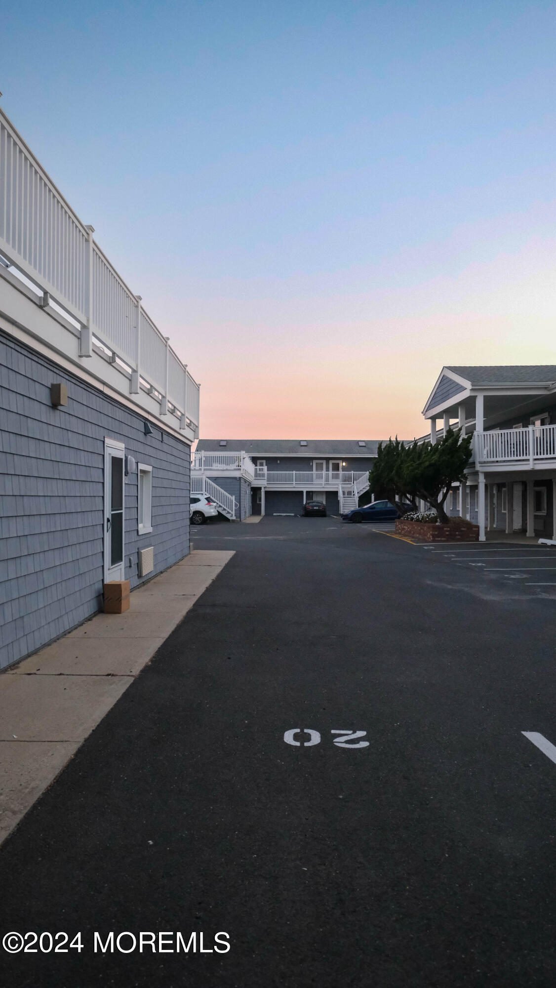 100 Ocean Avenue N, 20A