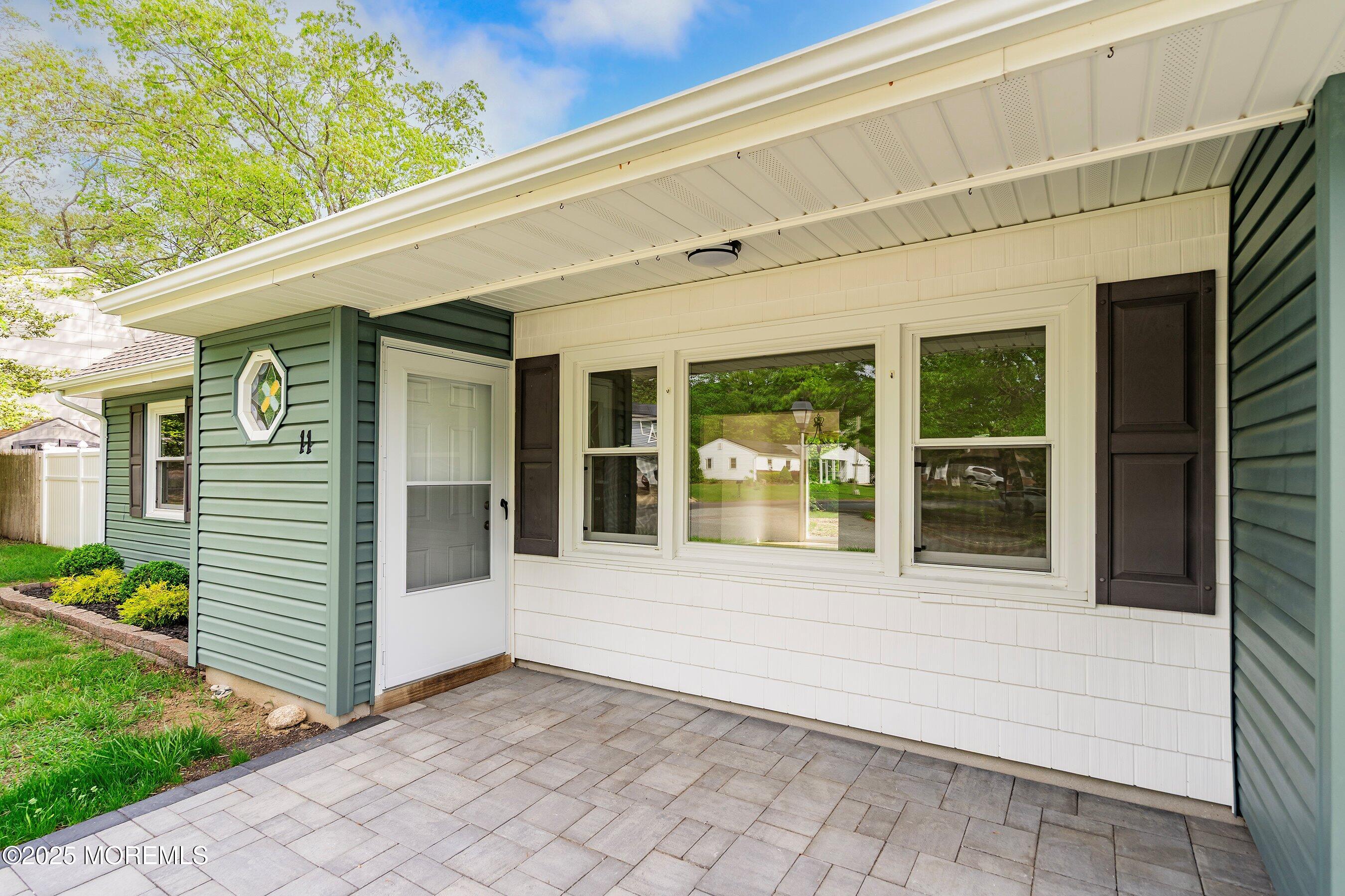 11 River Crest Drive