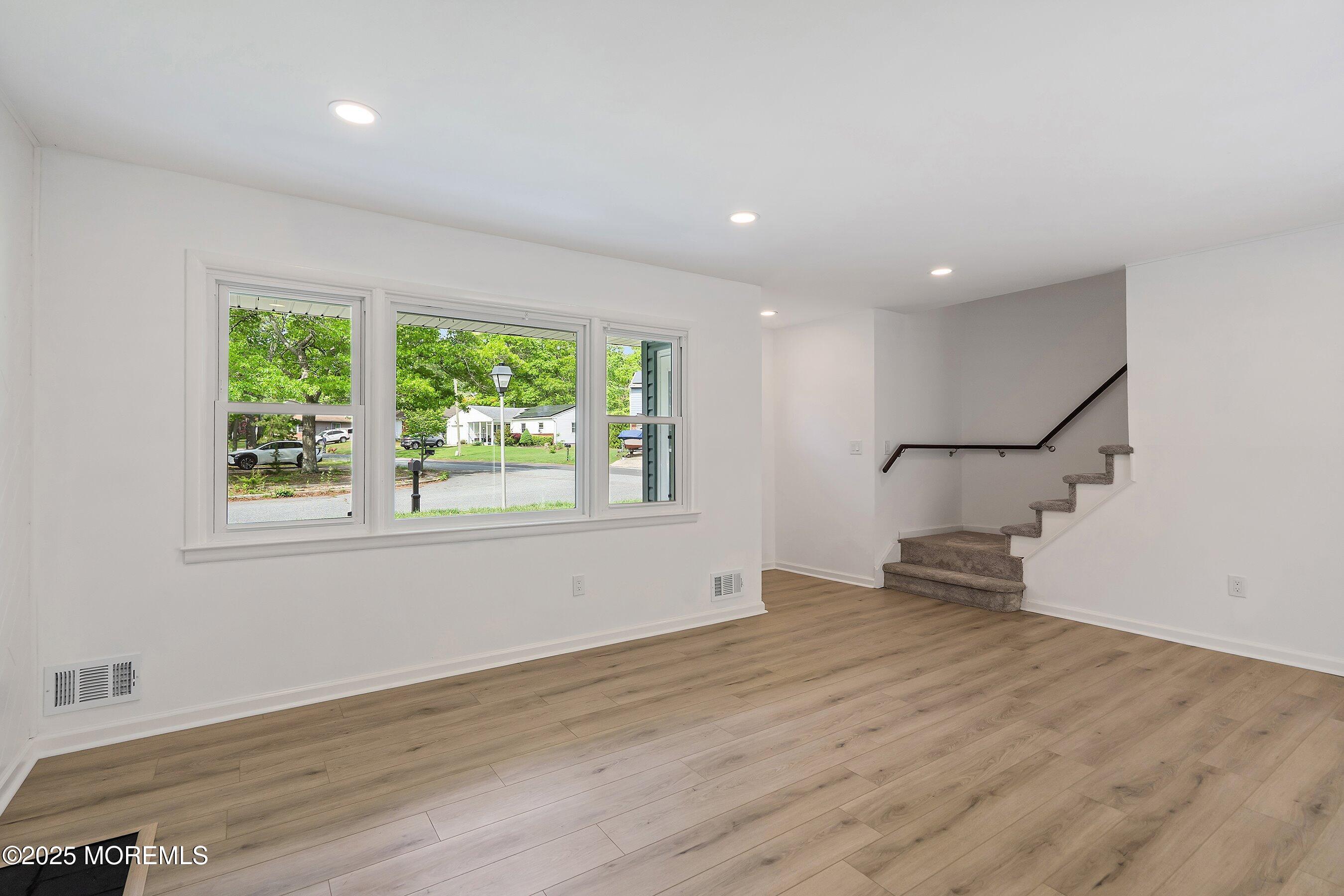 11 River Crest Drive