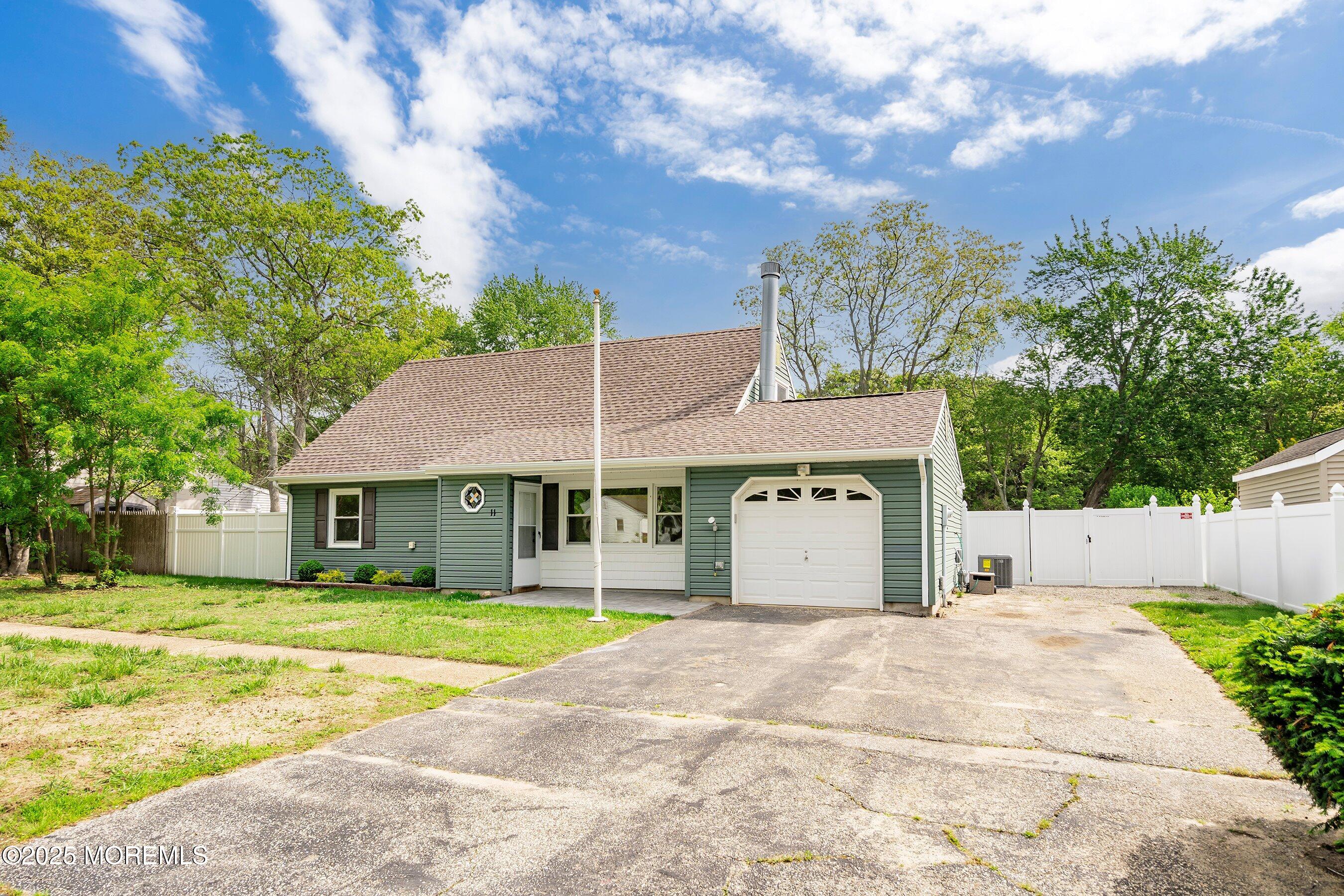 11 River Crest Drive
