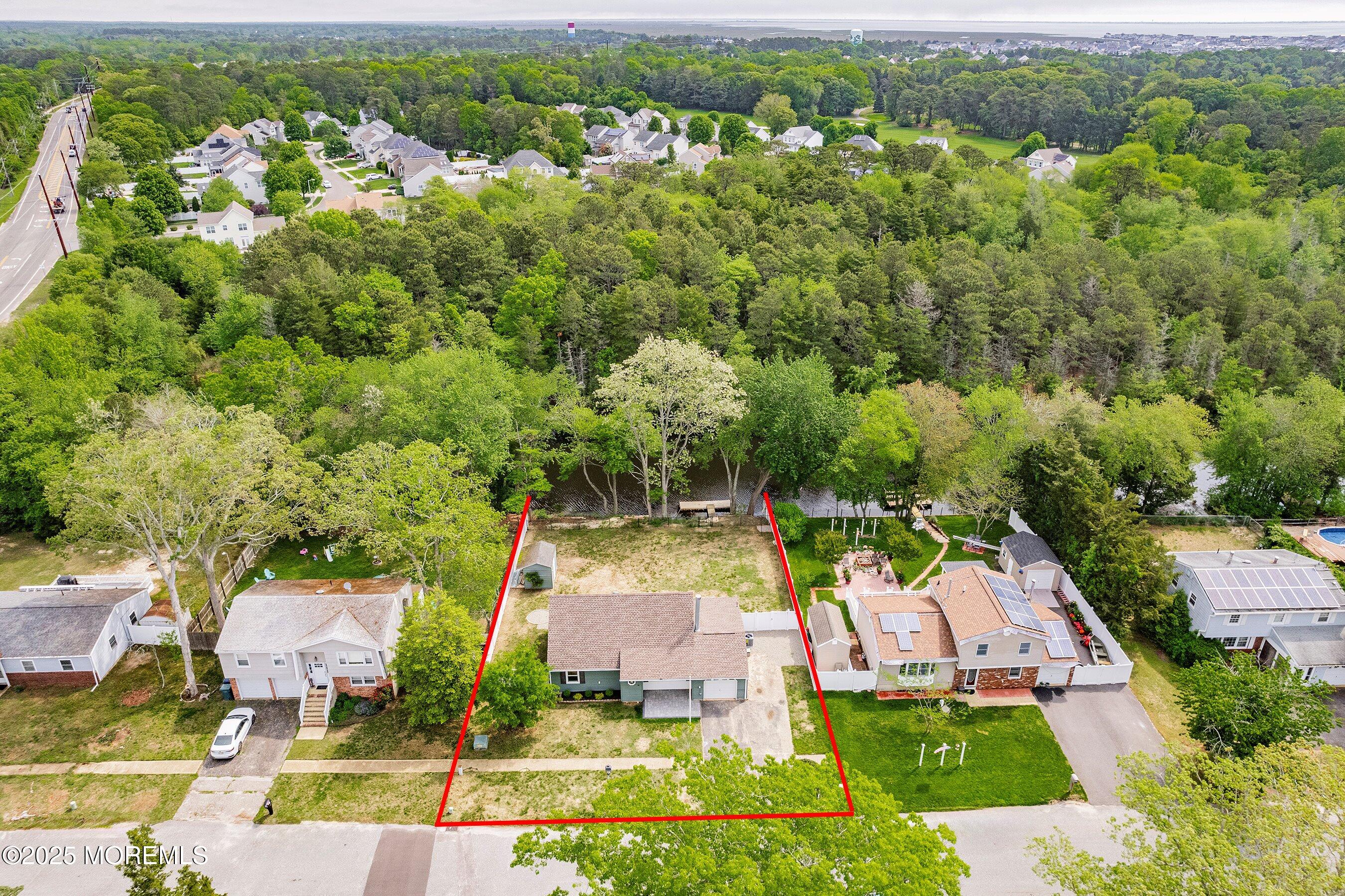11 River Crest Drive