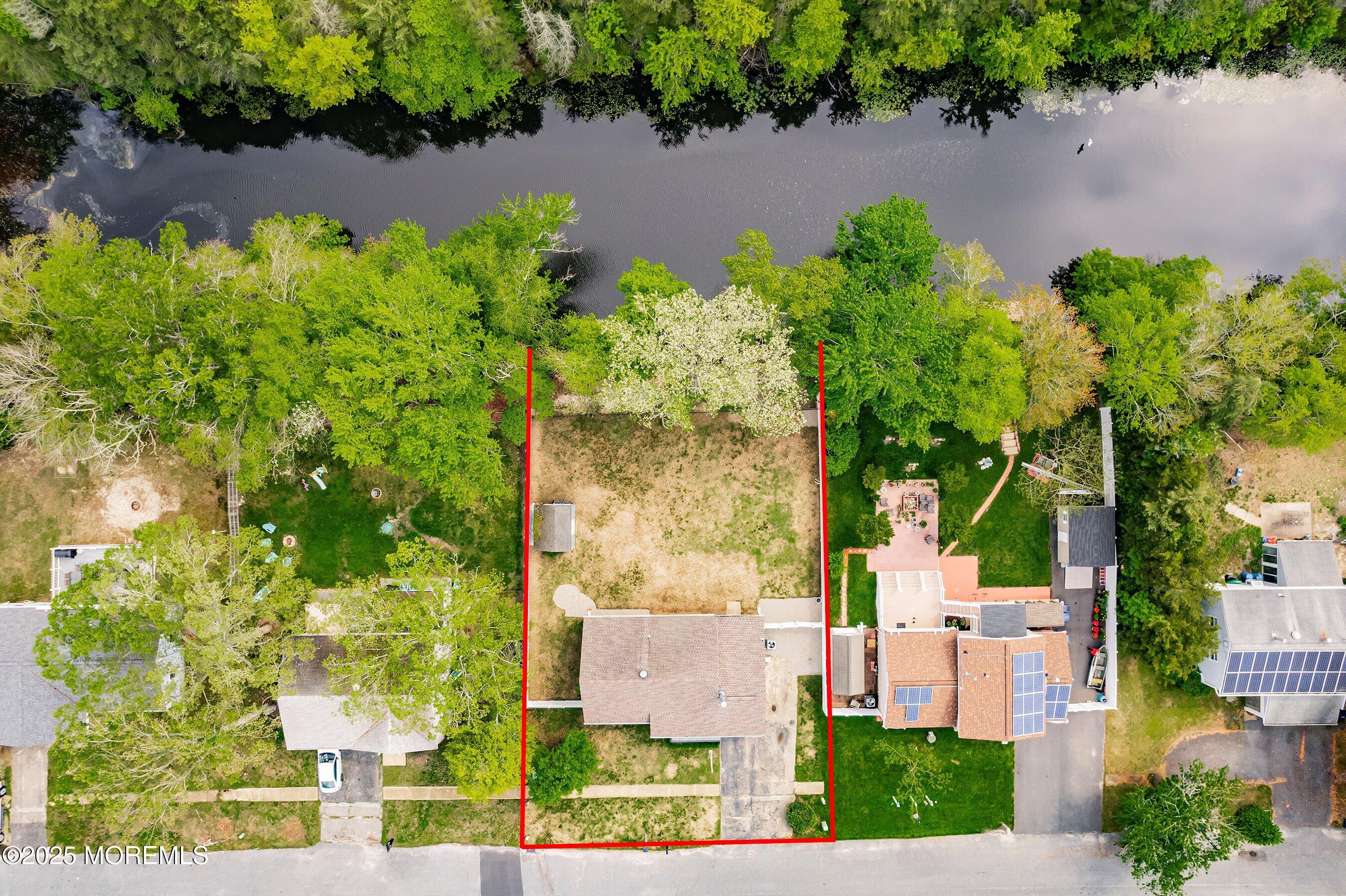11 River Crest Drive