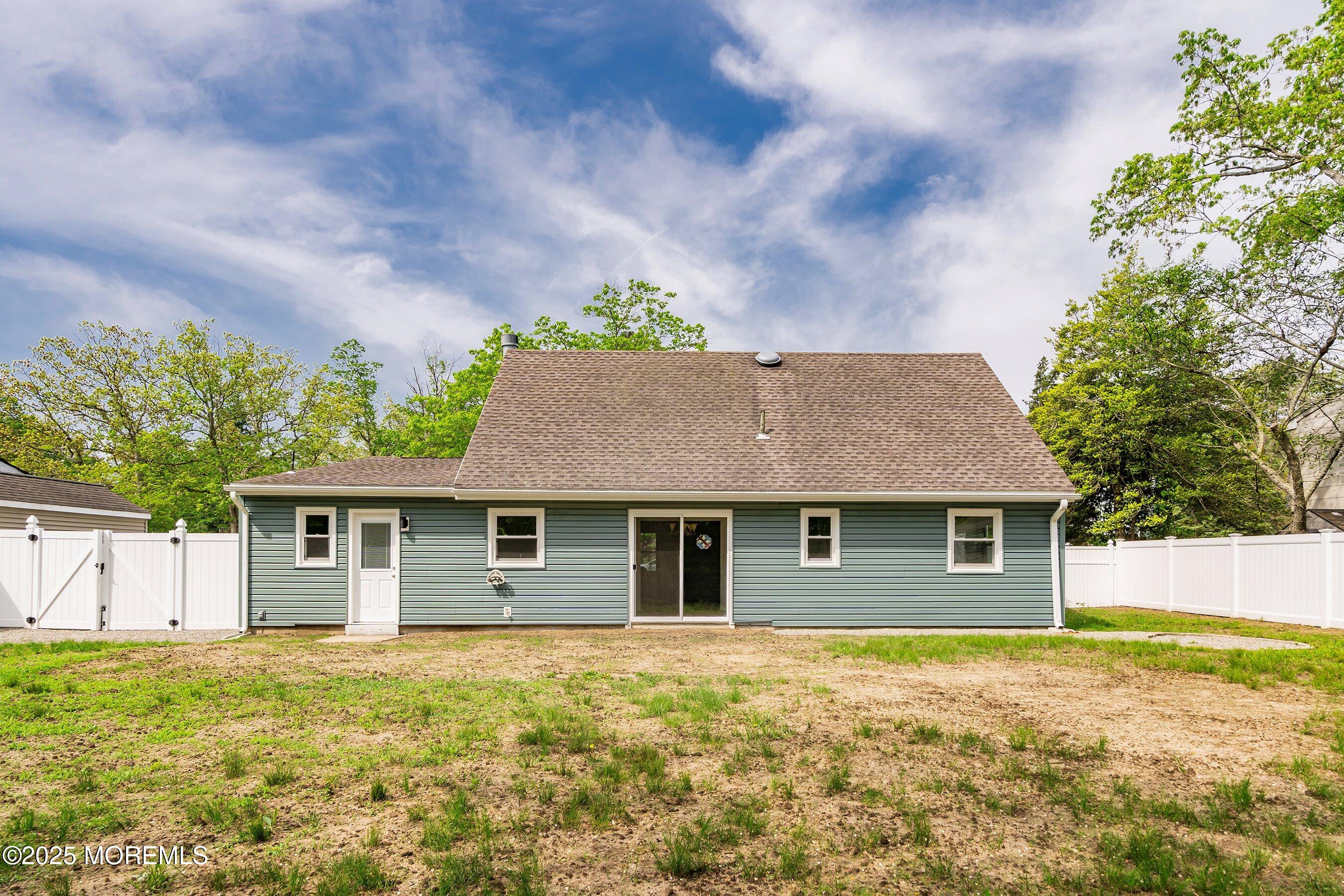 11 River Crest Drive