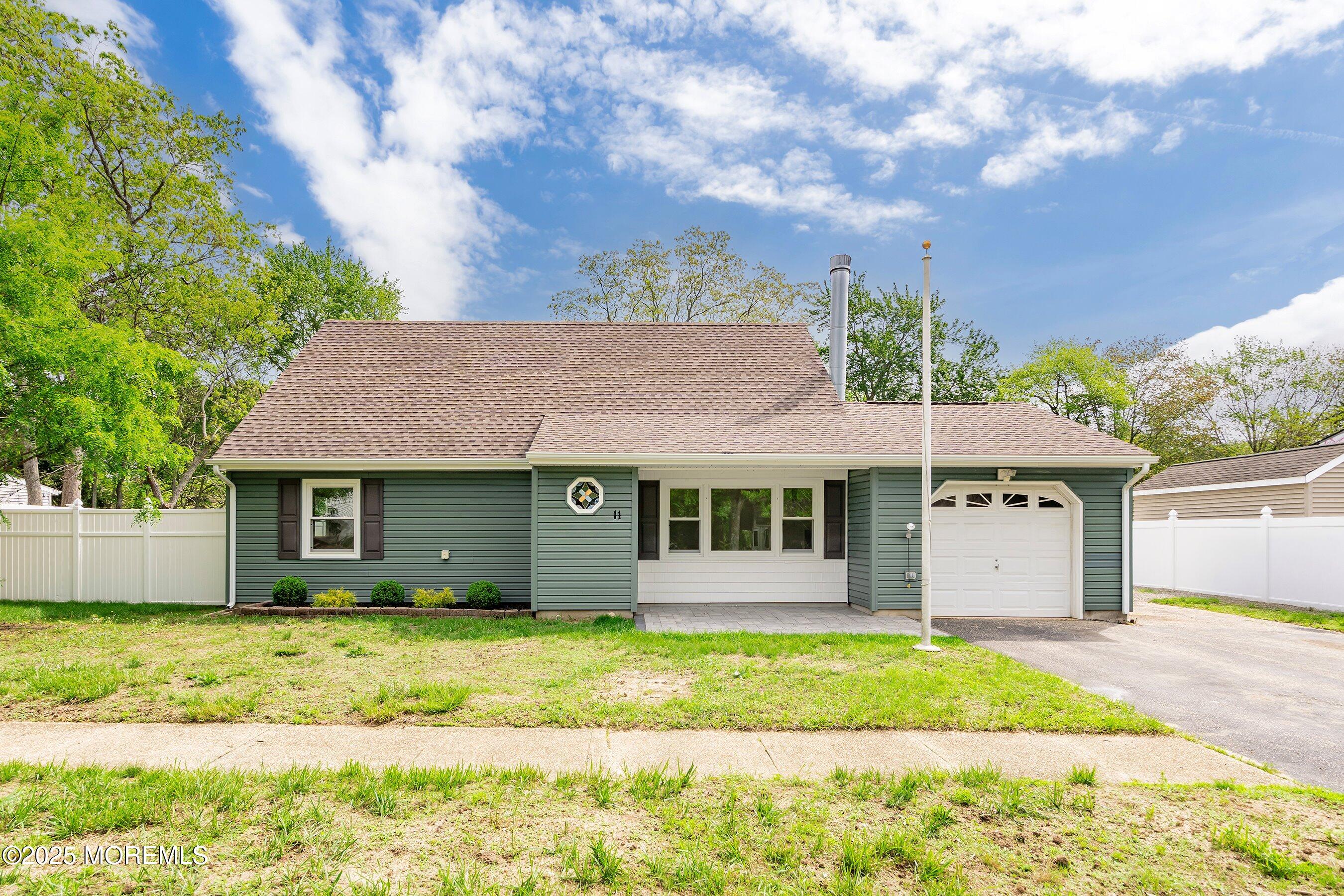 11 River Crest Drive