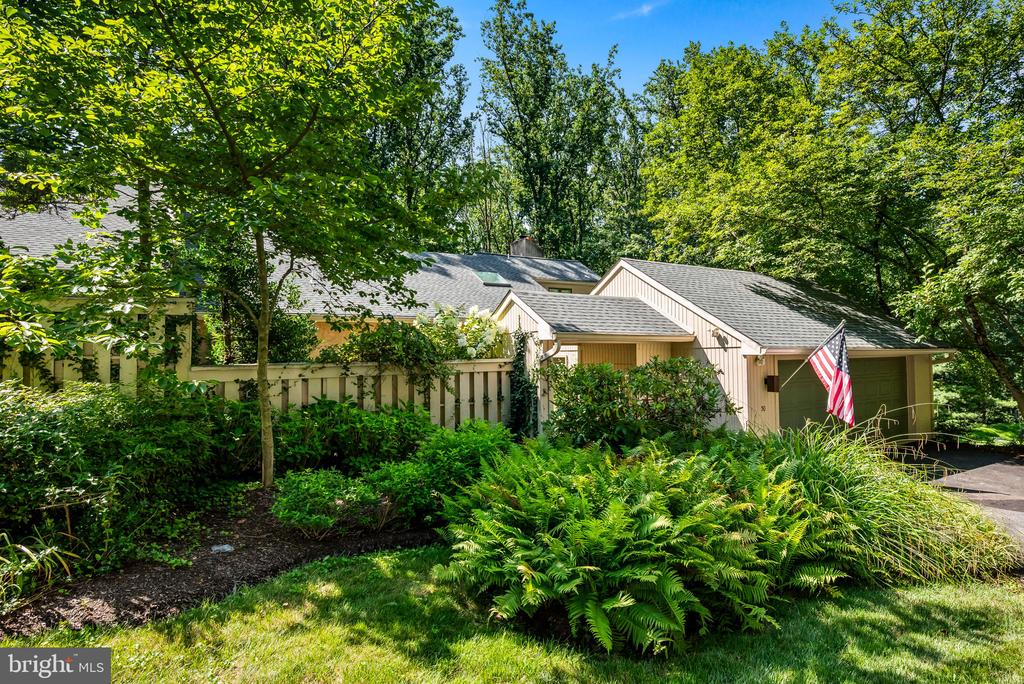 50 TOFT WOODS WAY