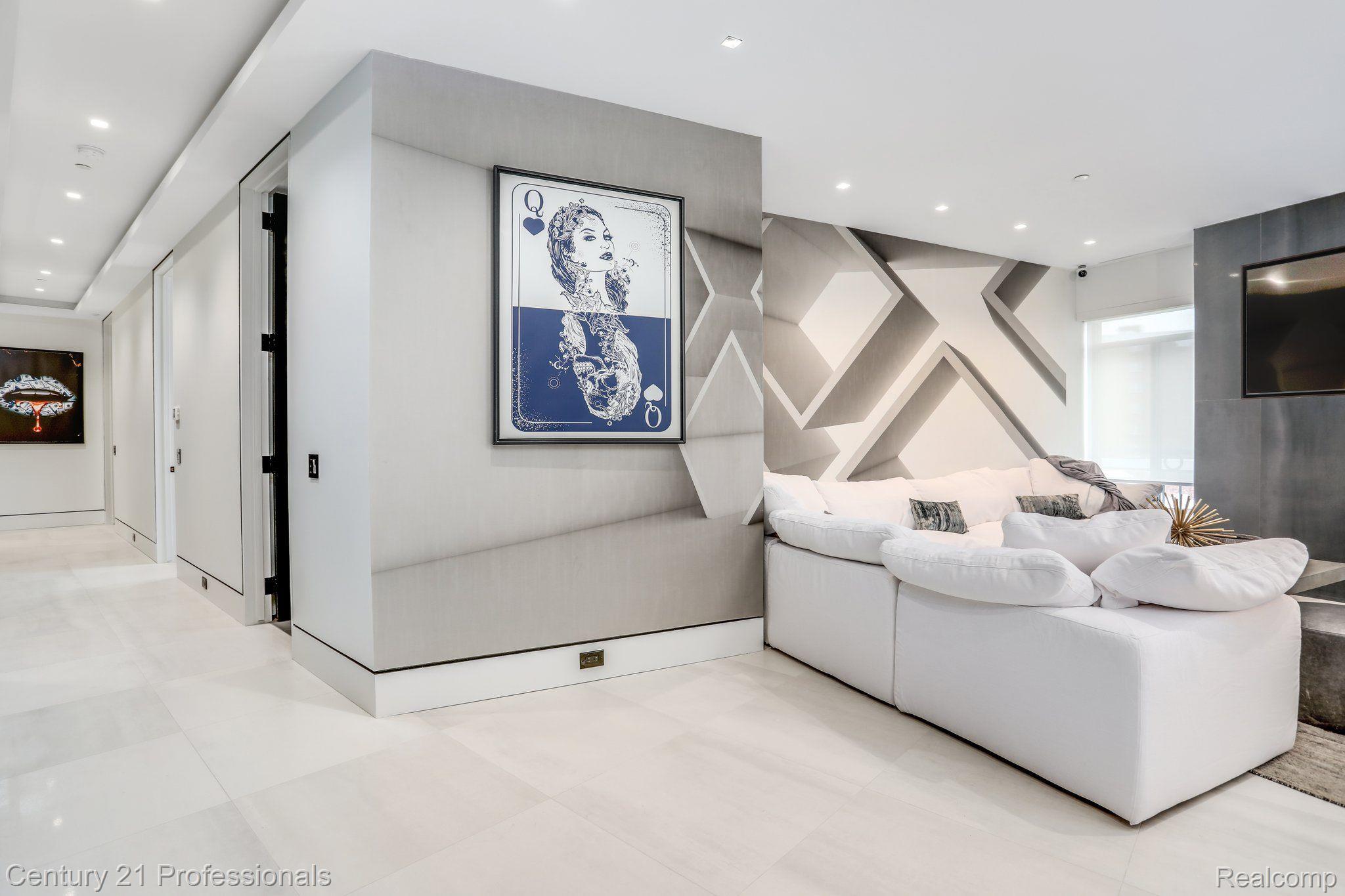 34901 WOODWARD Ave Unit #2 Avenue